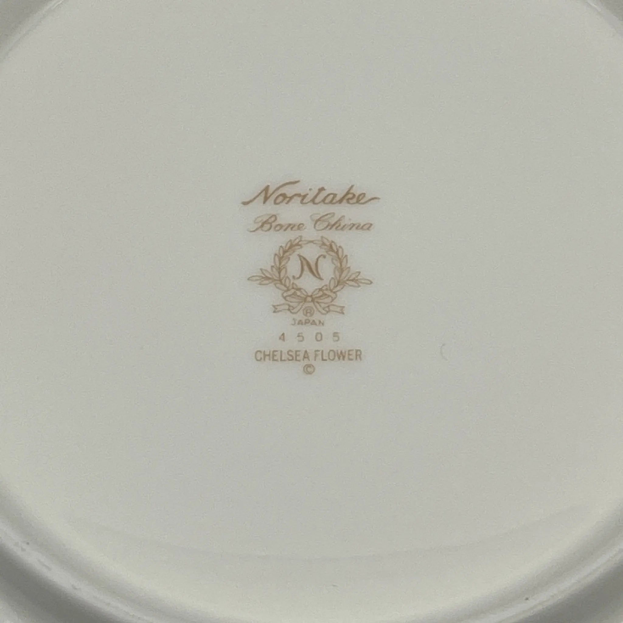 Noritake（ノリタケ） / ボウル / CHELSEA FLOWER（チェルシーフラワー） / 磁器 / 日本 / 金彩,スカラップエッジ,フラワーモチーフ / [リユース]