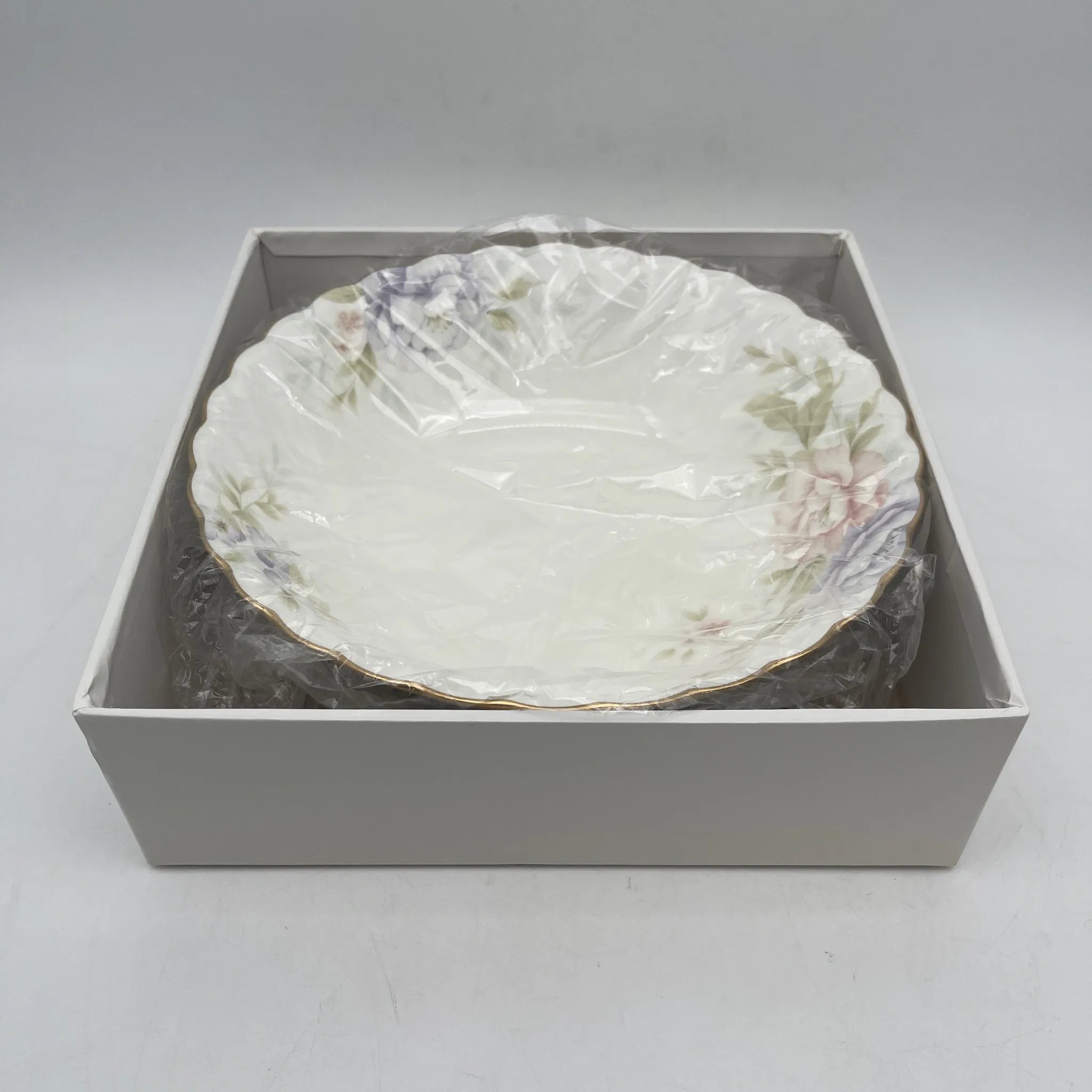 Noritake（ノリタケ） / ボウル / CHELSEA FLOWER（チェルシーフラワー） / 磁器 / 日本 / 金彩,スカラップエッジ,フラワーモチーフ / [リユース]