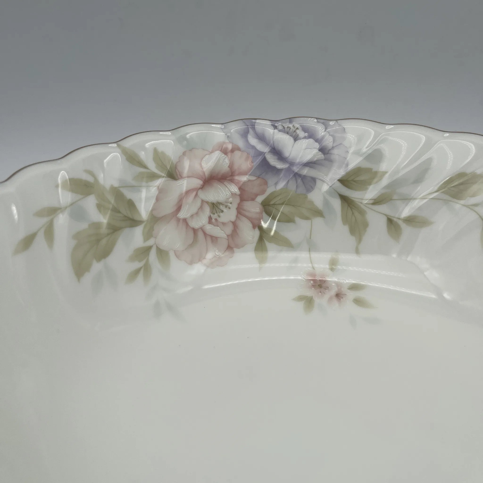 Noritake（ノリタケ） / ボウル / CHELSEA FLOWER（チェルシーフラワー） / 磁器 / 日本 / 金彩,スカラップエッジ,フラワーモチーフ / [リユース]