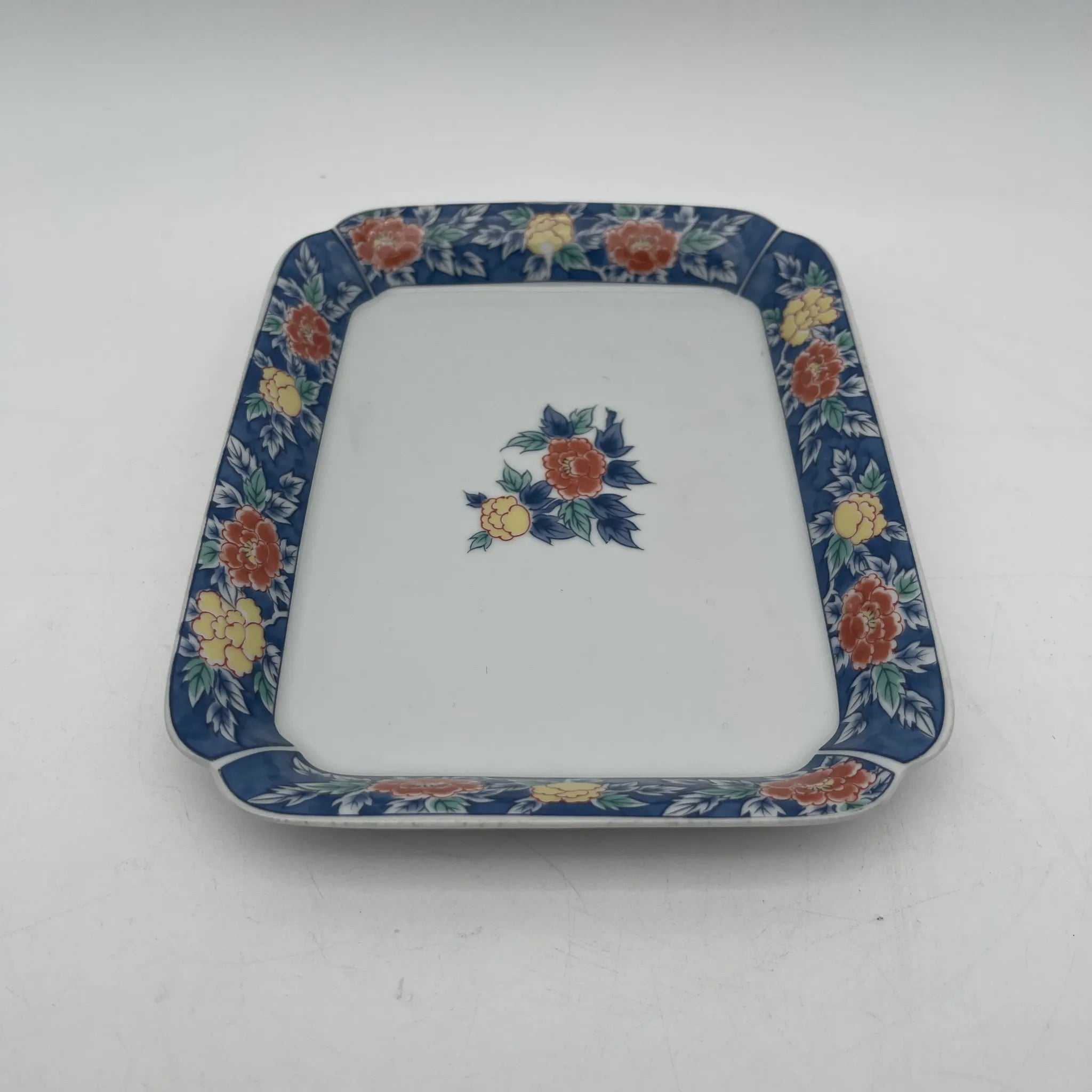 有田焼 / 角皿5P / 泉窯（イズミガマ） / 1980-2000 / 磁器 / 日本 / 染錦,牡丹文,古伊万里様式 / [リユース]