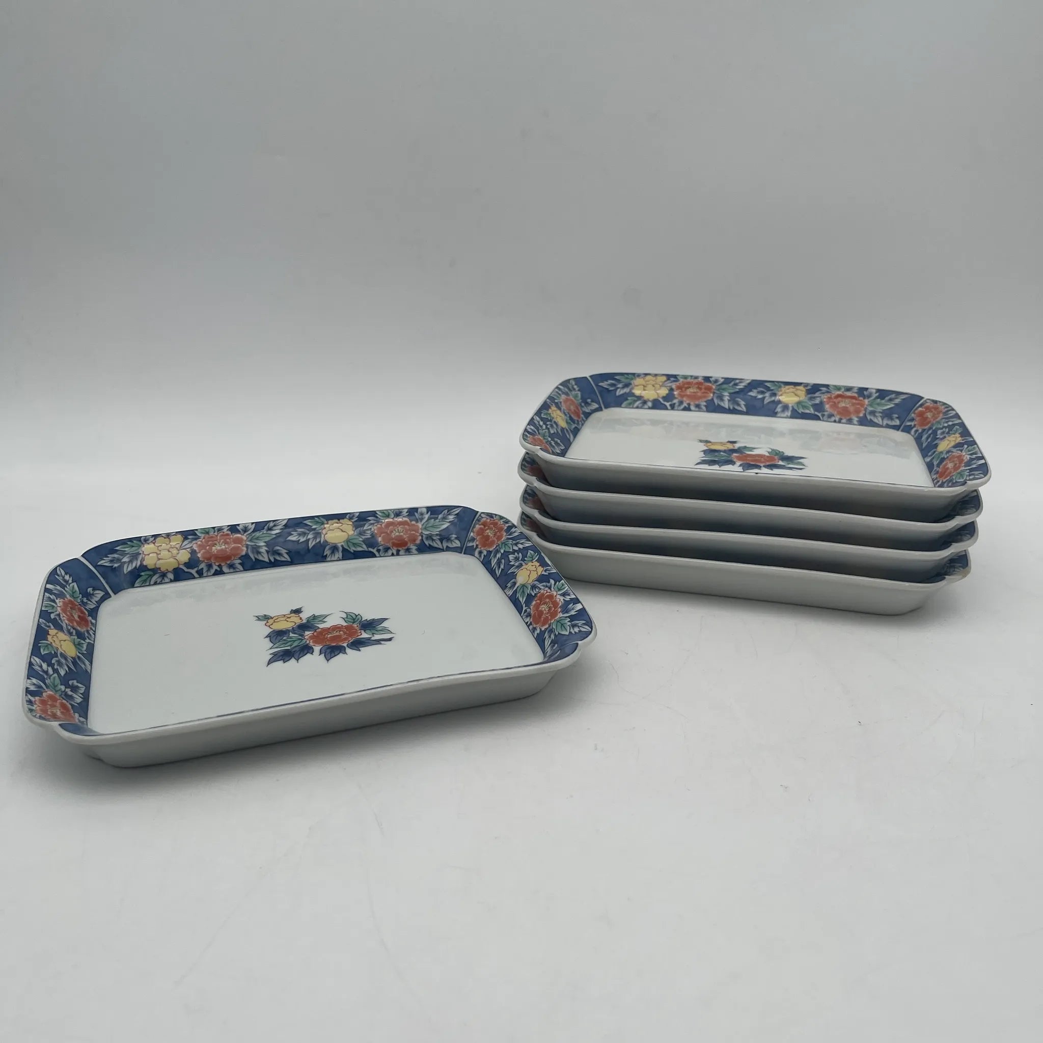 有田焼 / 角皿5P / 泉窯（イズミガマ） / 1980-2000 / 磁器 / 日本 / 染錦,牡丹文,古伊万里様式 / [リユース]