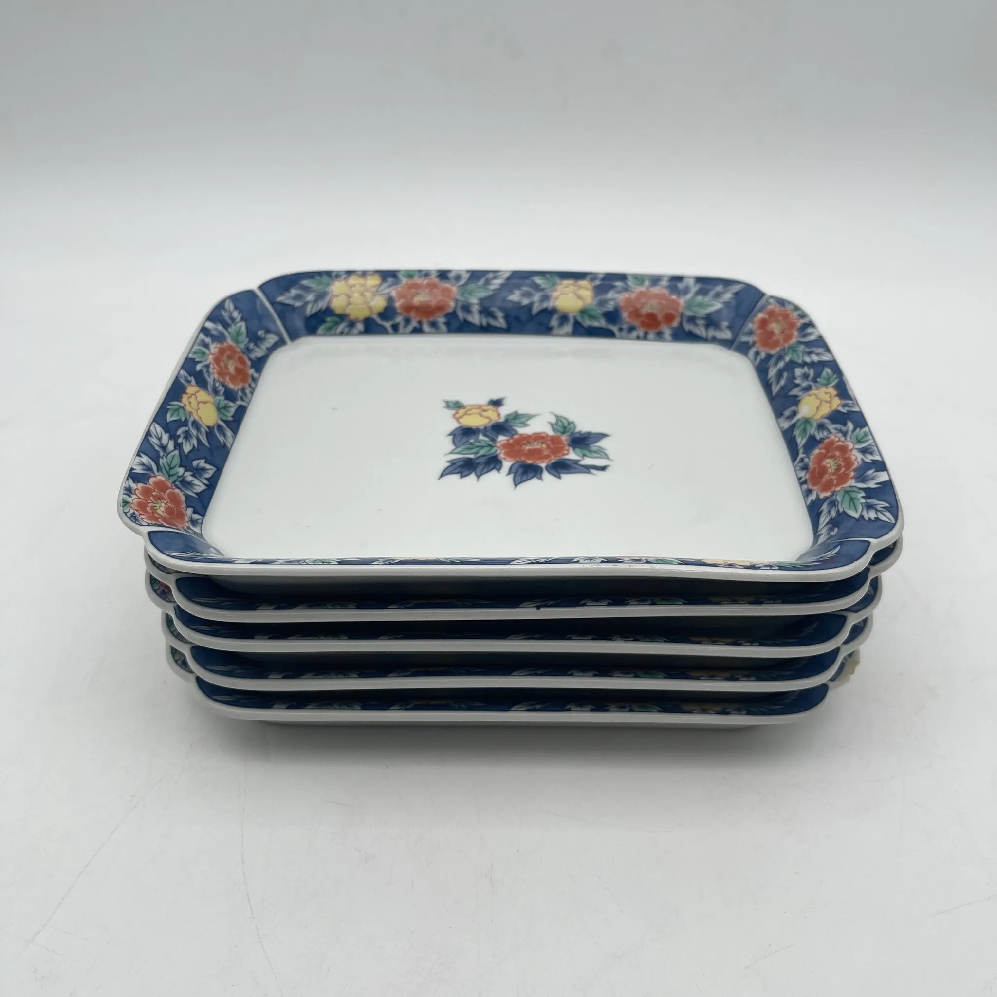 有田焼 / 角皿5P / 泉窯（イズミガマ） / 1980-2000 / 磁器 / 日本 / 染錦,牡丹文,古伊万里様式 / [リユース]