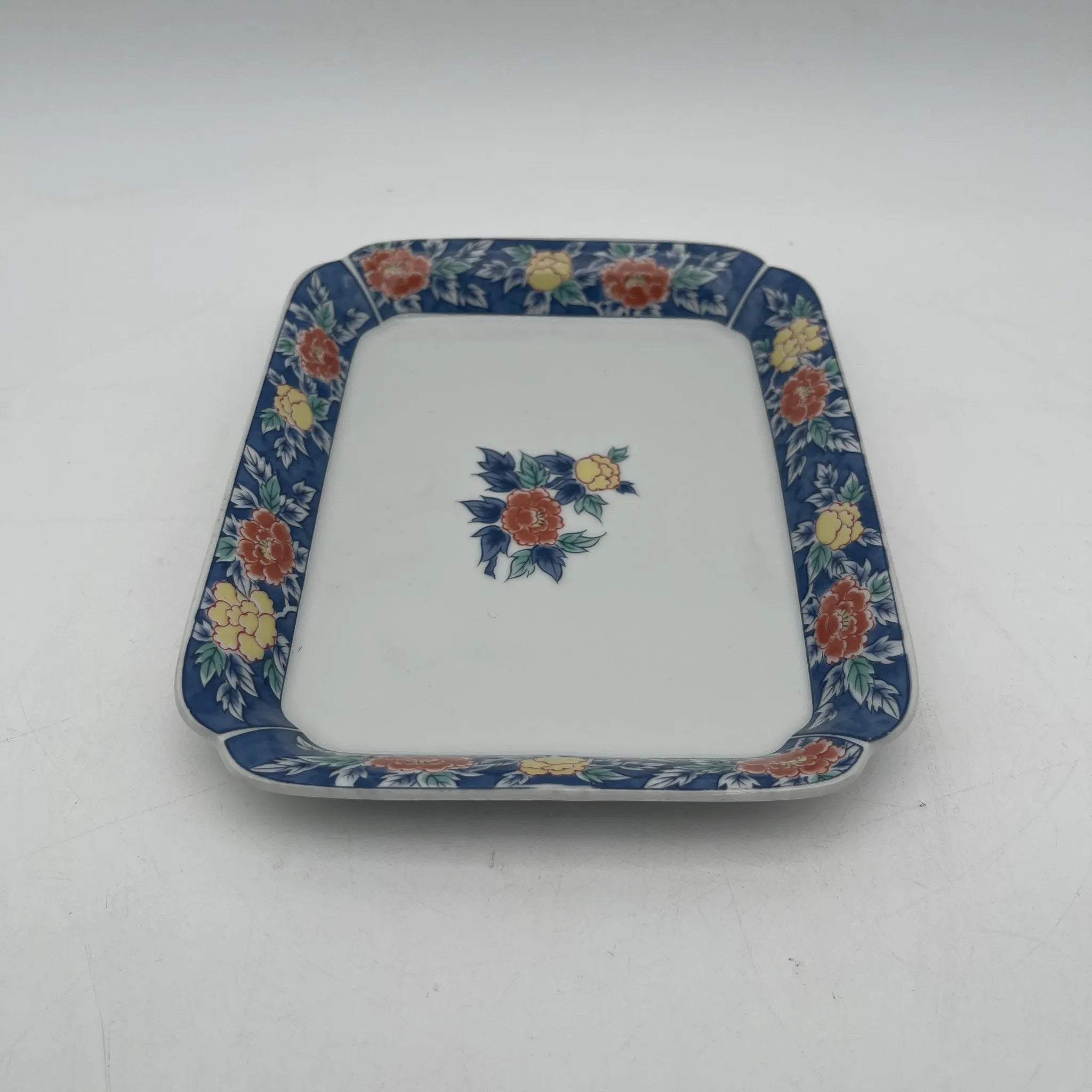 有田焼 / 角皿5P / 泉窯（イズミガマ） / 1980-2000 / 磁器 / 日本 / 染錦,牡丹文,古伊万里様式 / [リユース]
