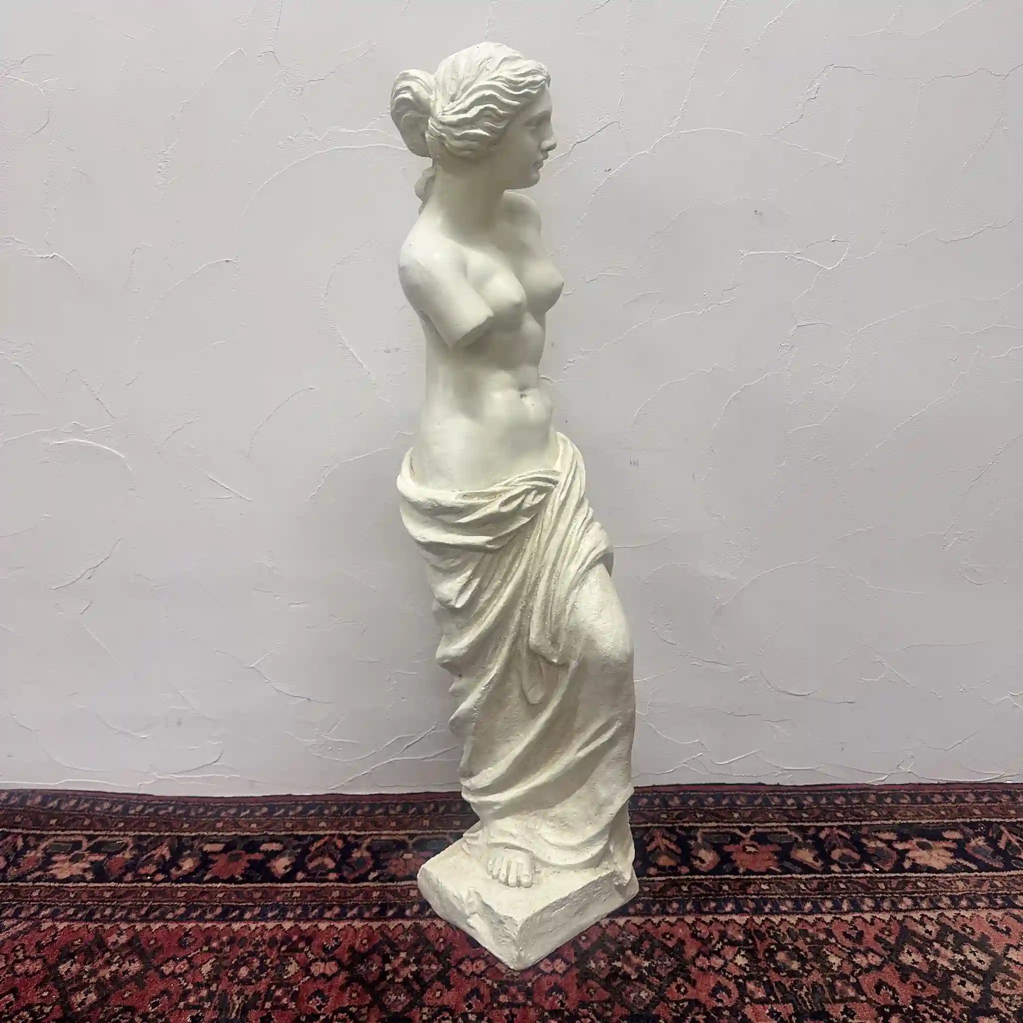 Plaster statue (object) / Venus de Milo / contrapposto, Hellenistic style.Interior goods, display / [Vintage]