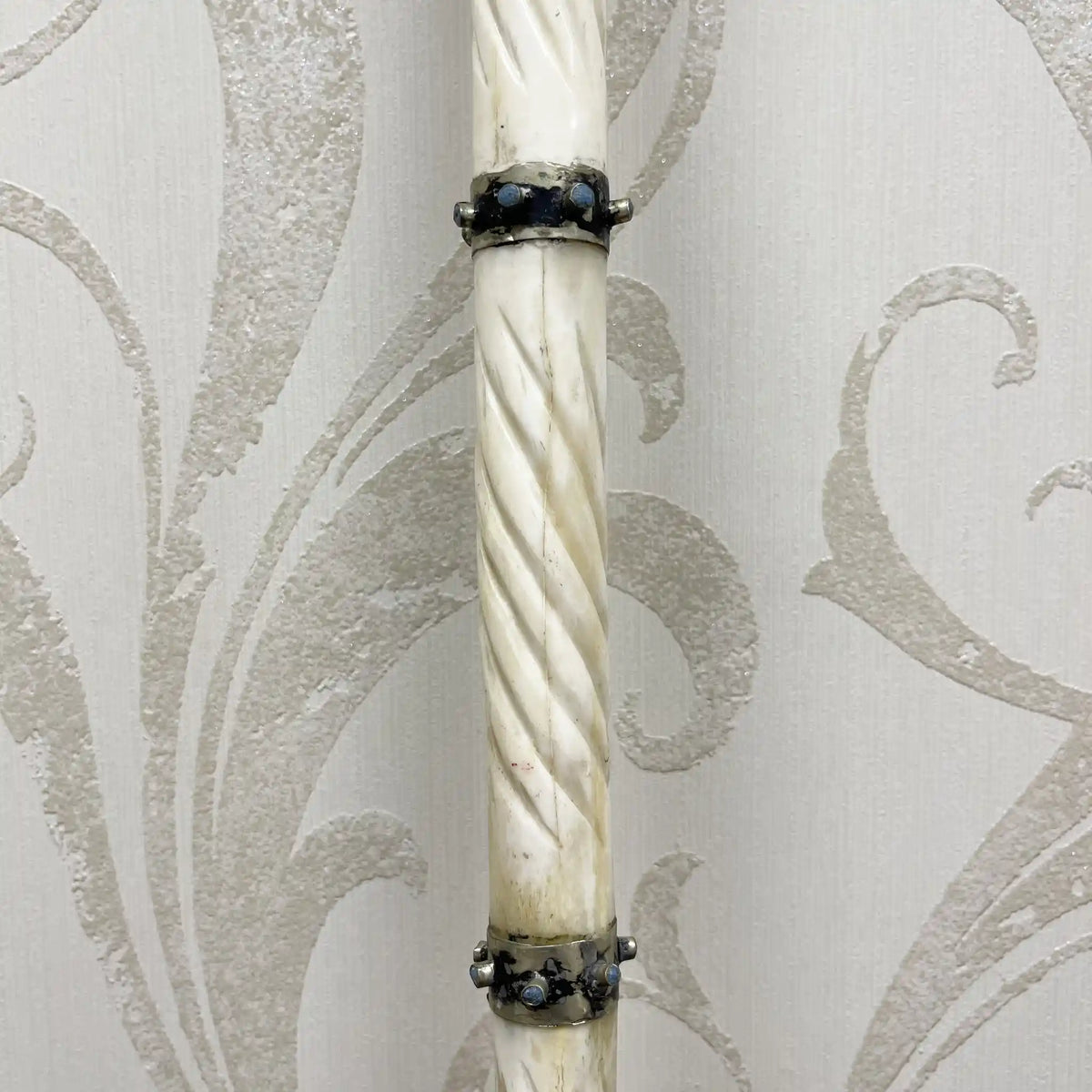 Cane / Victorian style hand-carved scroll and twisted decoration white walking cane / late 19th century to mid-20th century / natural materials / handcraft, patina, estate piece, arts and crafts / [Antique]