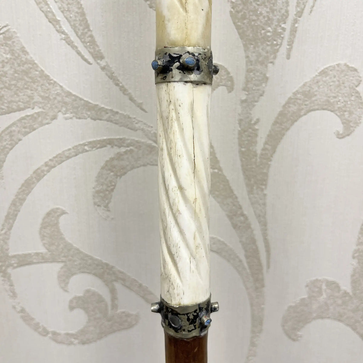 Cane / Victorian style hand-carved scroll and twisted decoration white walking cane / late 19th century to mid-20th century / natural materials / handcraft, patina, estate piece, arts and crafts / [Antique]