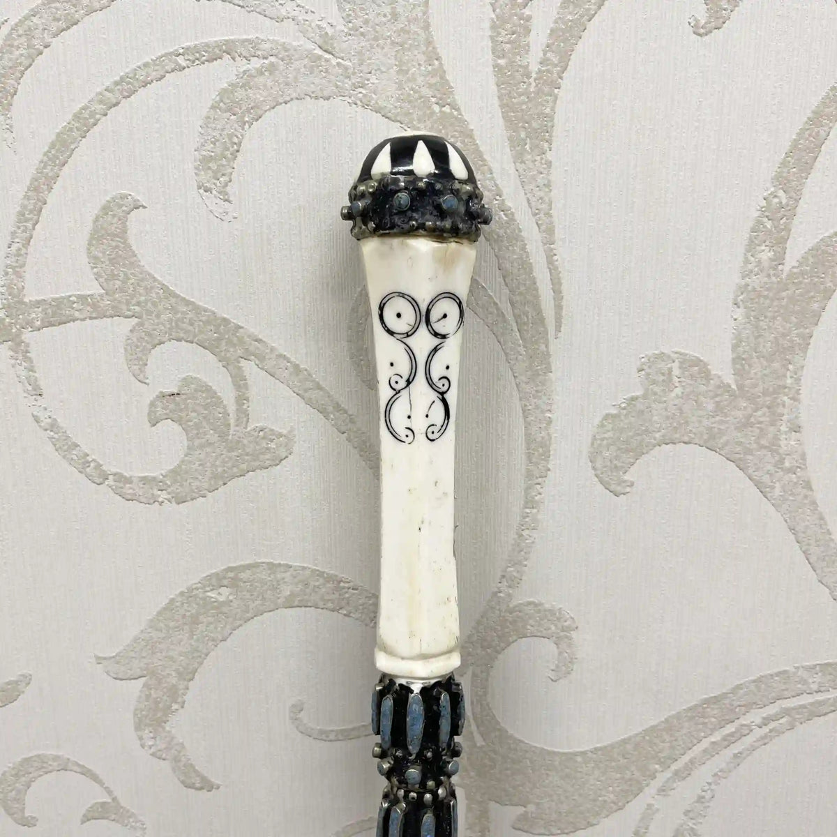 Cane / Victorian style hand-carved scroll and twisted decoration white walking cane / late 19th century to mid-20th century / natural materials / handcraft, patina, estate piece, arts and crafts / [Antique]