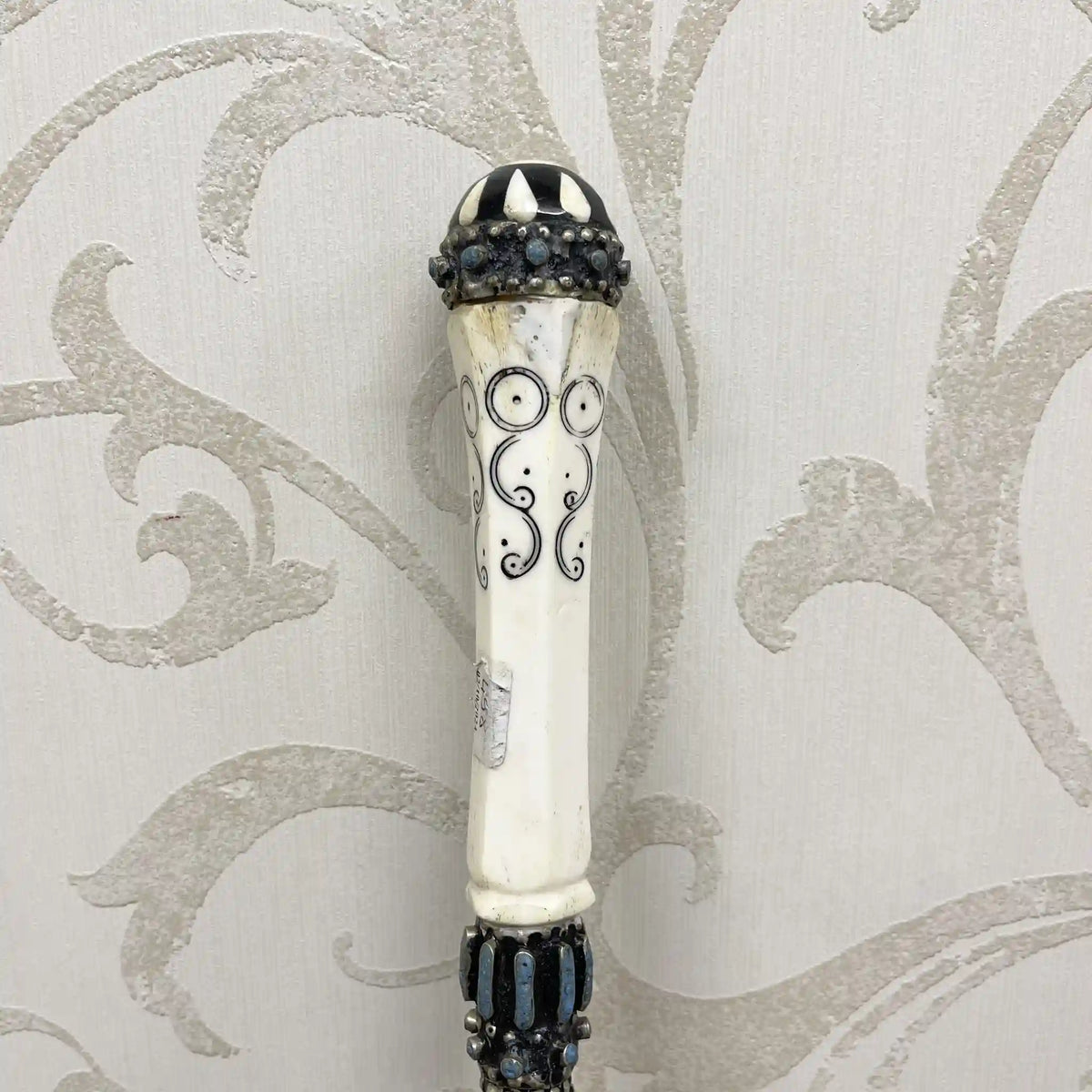 Cane / Victorian style hand-carved scroll and twisted decoration white walking cane / late 19th century to mid-20th century / natural materials / handcraft, patina, estate piece, arts and crafts / [Antique]