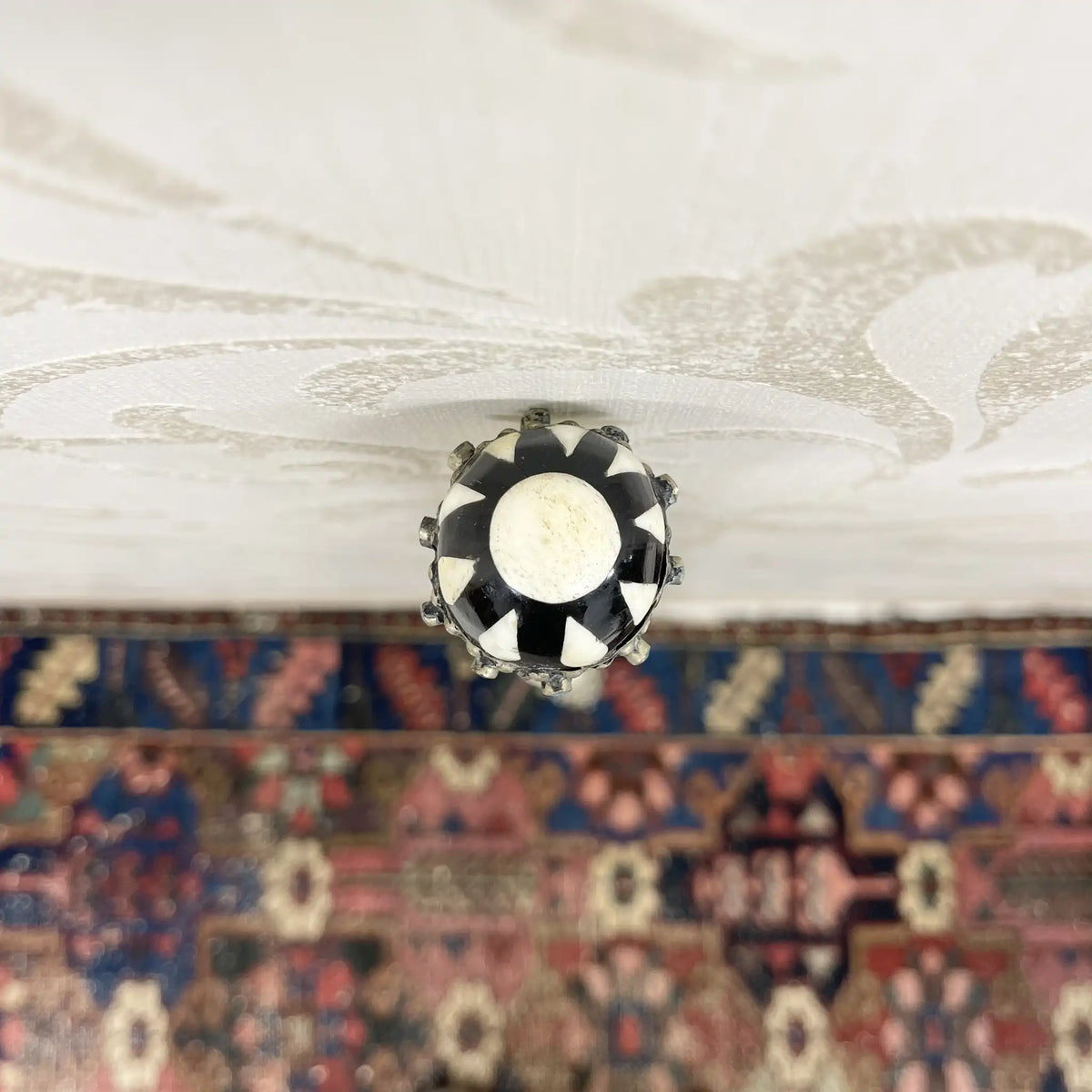 Cane / Victorian style hand-carved scroll and twisted decoration white walking cane / late 19th century to mid-20th century / natural materials / handcraft, patina, estate piece, arts and crafts / [Antique]