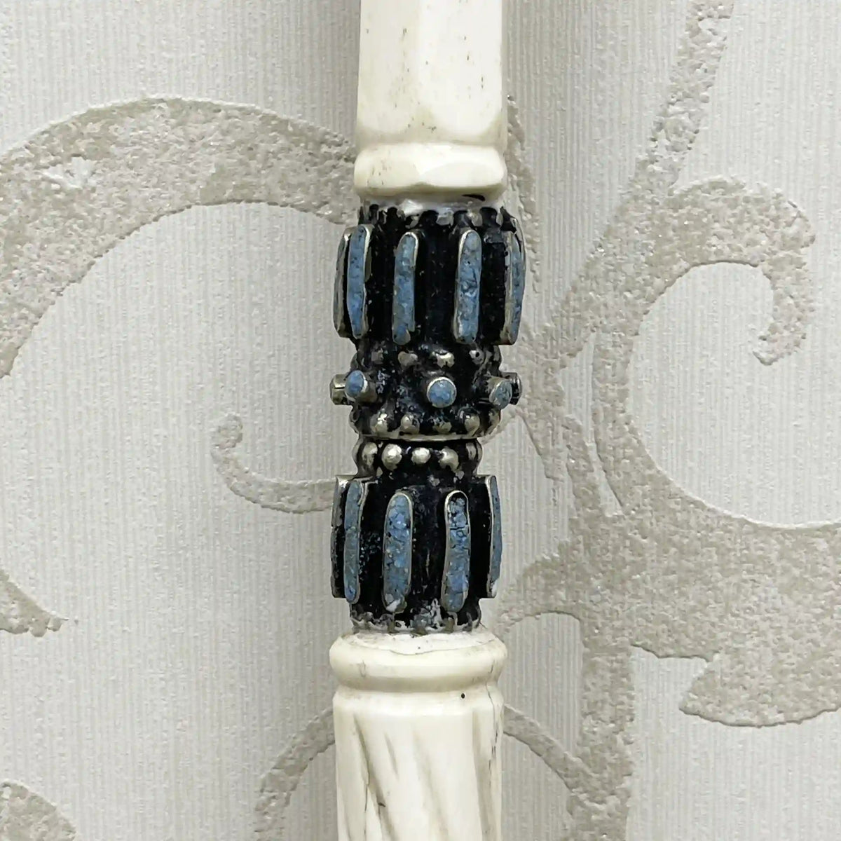 Cane / Victorian style hand-carved scroll and twisted decoration white walking cane / late 19th century to mid-20th century / natural materials / handcraft, patina, estate piece, arts and crafts / [Antique]