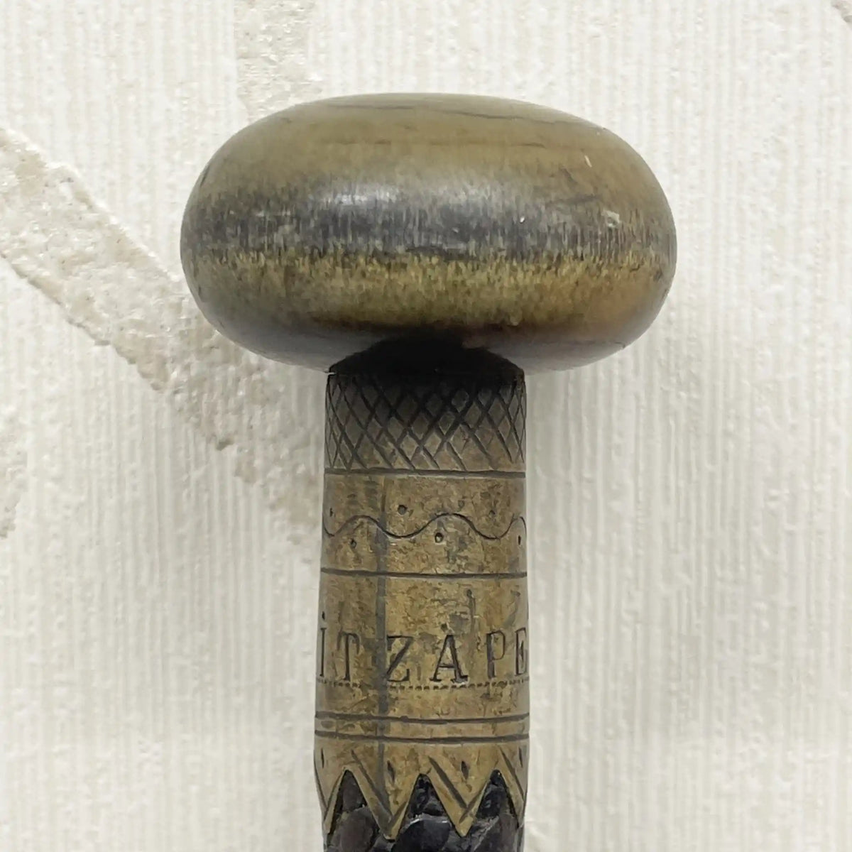 手杖/古董黄铜旋转旋钮和编织皮革握把手杖/ 1950 - 1970年代/天然木材/ 黄铜编织，编织皮革把手，天然木轴/[复古]