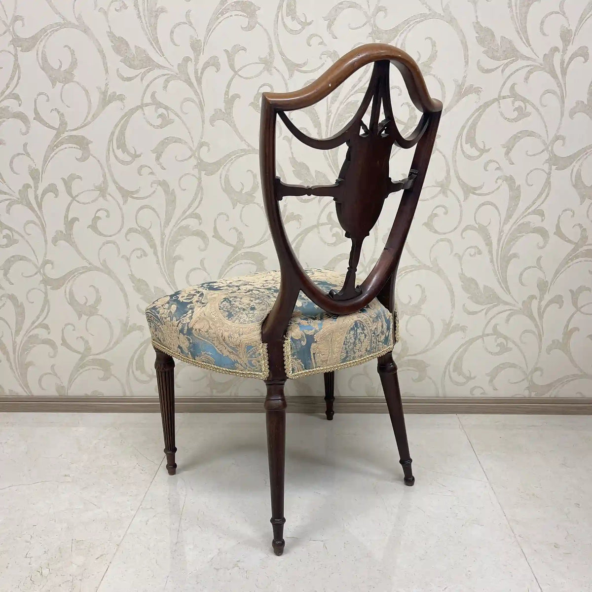 Dining chair (salon chair) / Hepplewhite style / 1990-2000s / England / British furniture, vintage chair, acanthus / [Vintage]