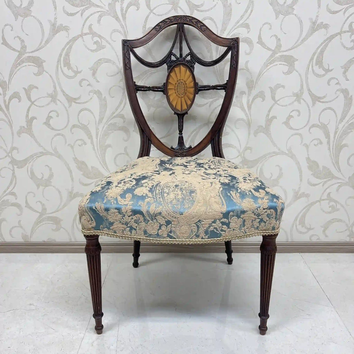 Dining chair (salon chair) / Hepplewhite style / 1990-2000s / England / British furniture, vintage chair, acanthus / [Vintage]