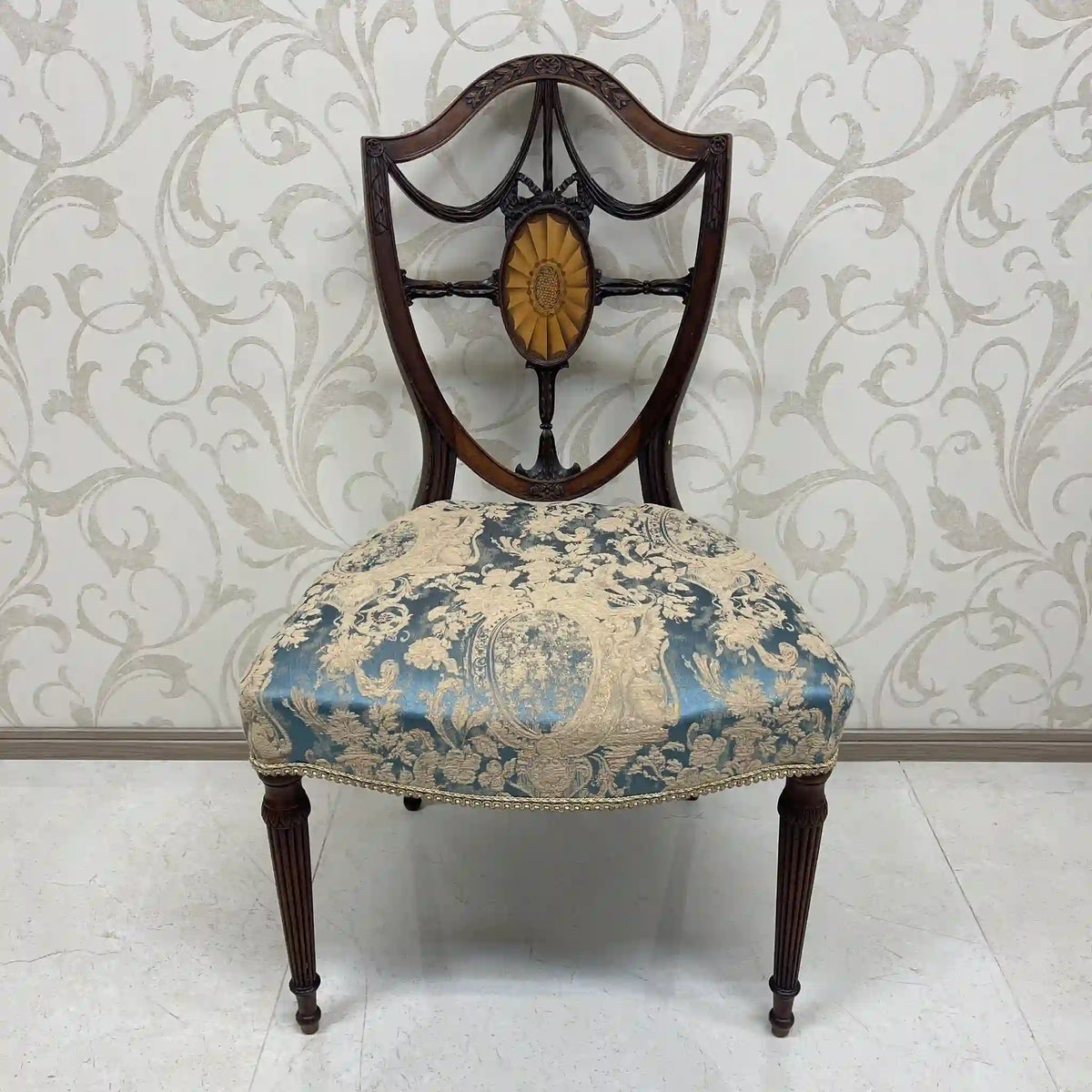Dining chair (salon chair) / Hepplewhite style / 1990-2000s / England / British furniture, vintage chair, acanthus / [Vintage]