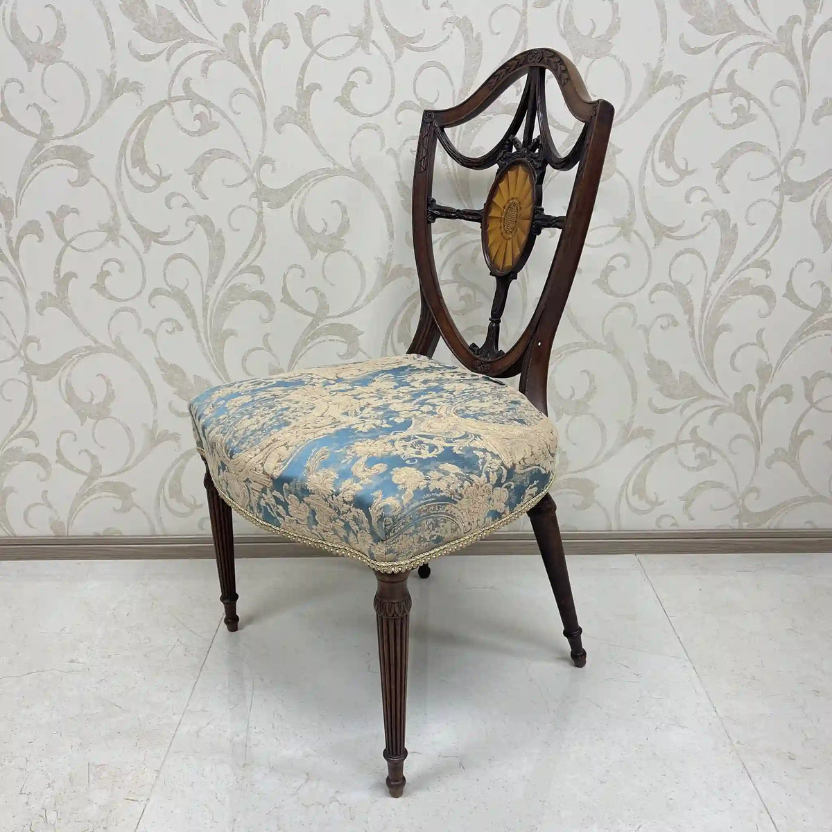 Dining chair (salon chair) / Hepplewhite style / 1990-2000s / England / British furniture, vintage chair, acanthus / [Vintage]