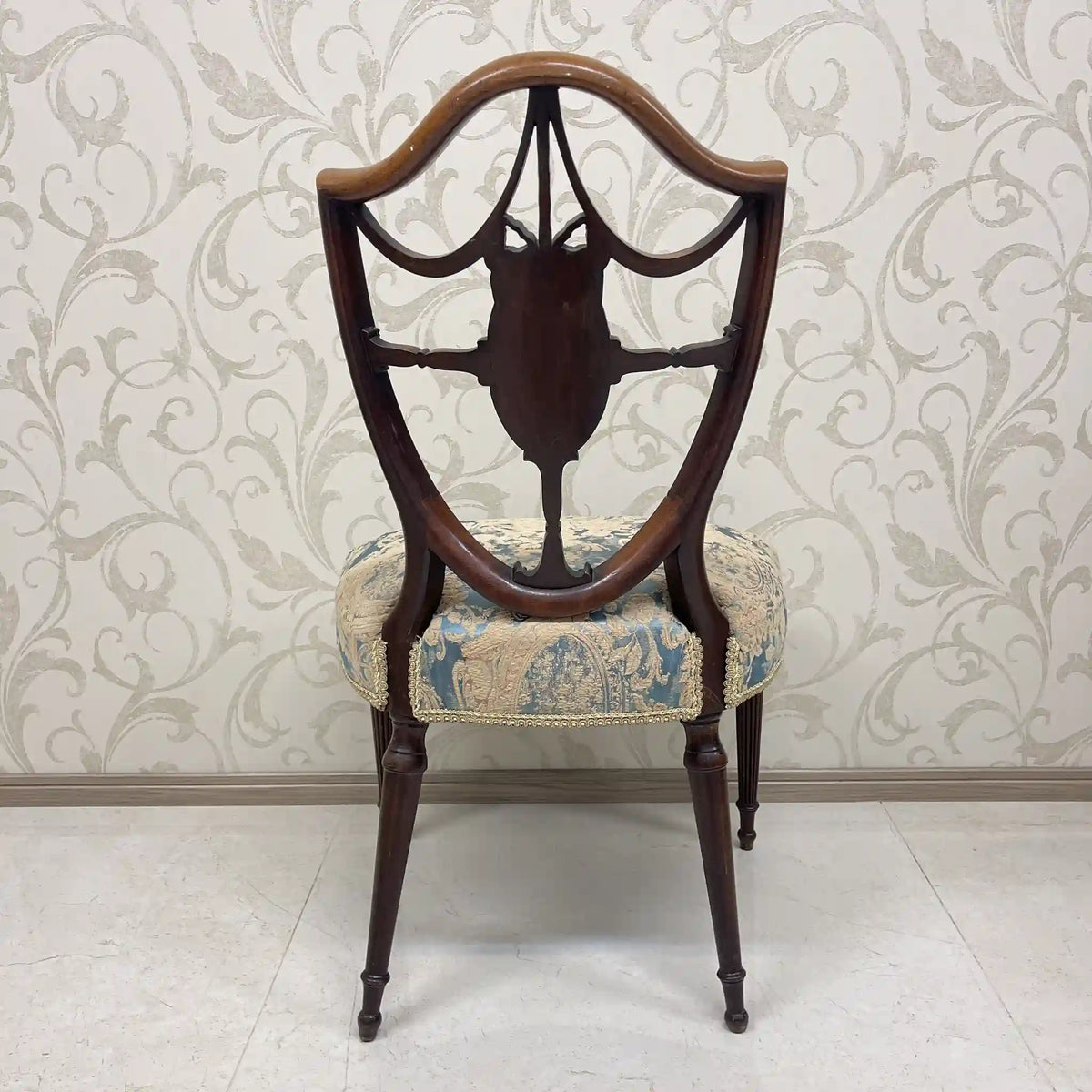 Dining chair (salon chair) / Hepplewhite style / 1990-2000s / England / British furniture, vintage chair, acanthus / [Vintage]