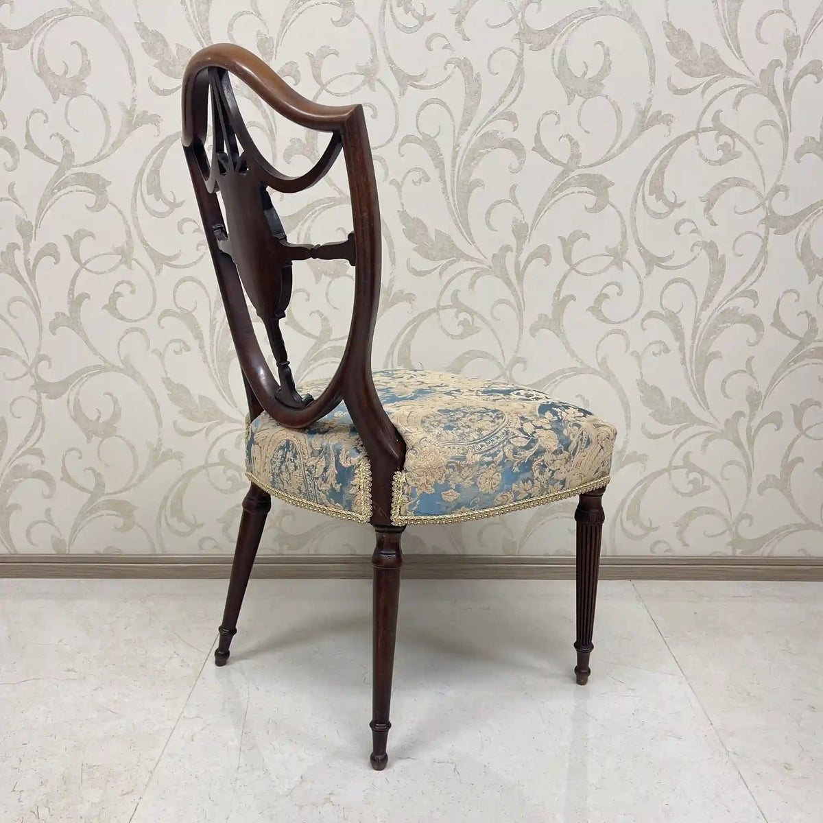 Dining chair (salon chair) / Hepplewhite style / 1990-2000s / England / British furniture, vintage chair, acanthus / [Vintage]