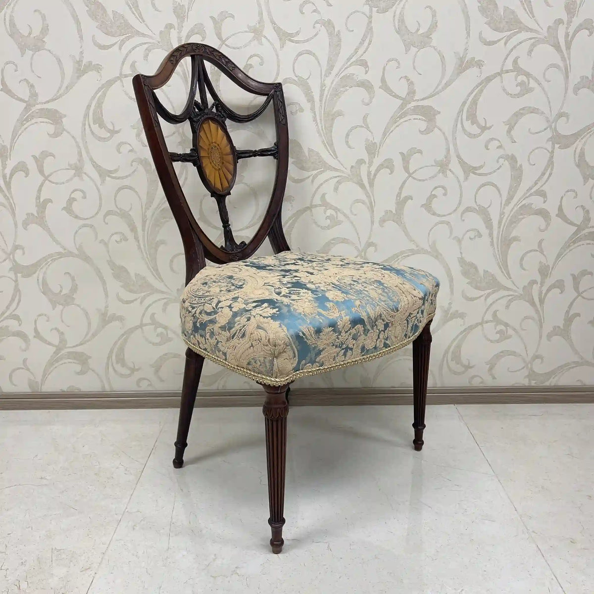 Dining chair (salon chair) / Hepplewhite style / 1990-2000s / England / British furniture, vintage chair, acanthus / [Vintage]