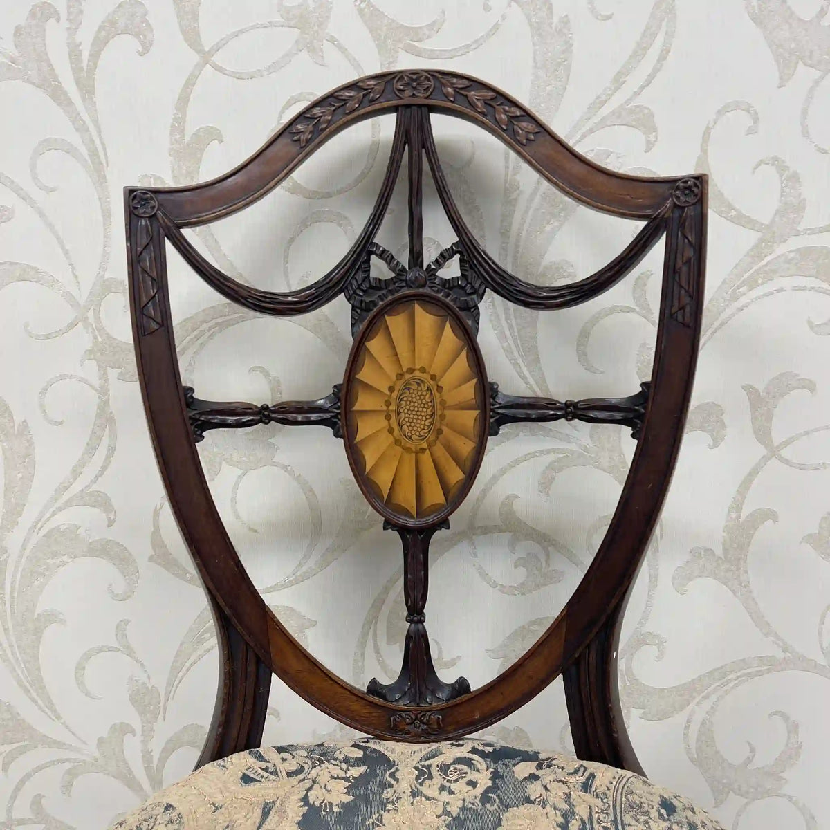 Dining chair (salon chair) / Hepplewhite style / 1990-2000s / England / British furniture, vintage chair, acanthus / [Vintage]