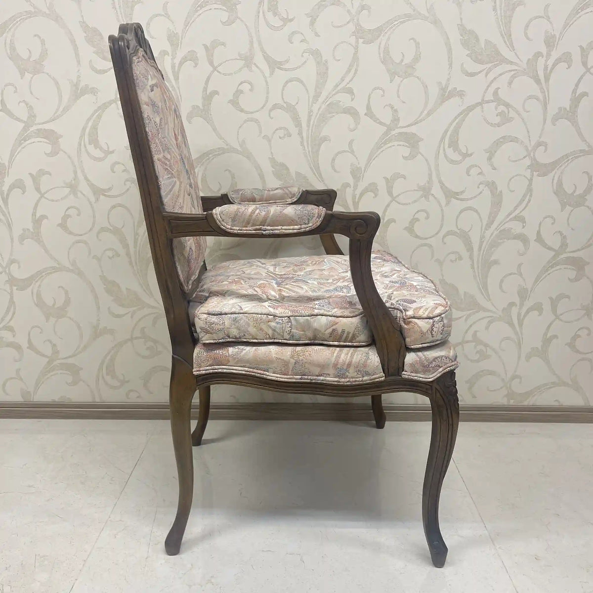 Dining chair (armchair) / late 20c / fabric / cat legs, cabriole legs, rococo style, antique style, one-seater sofa / [Vintage]