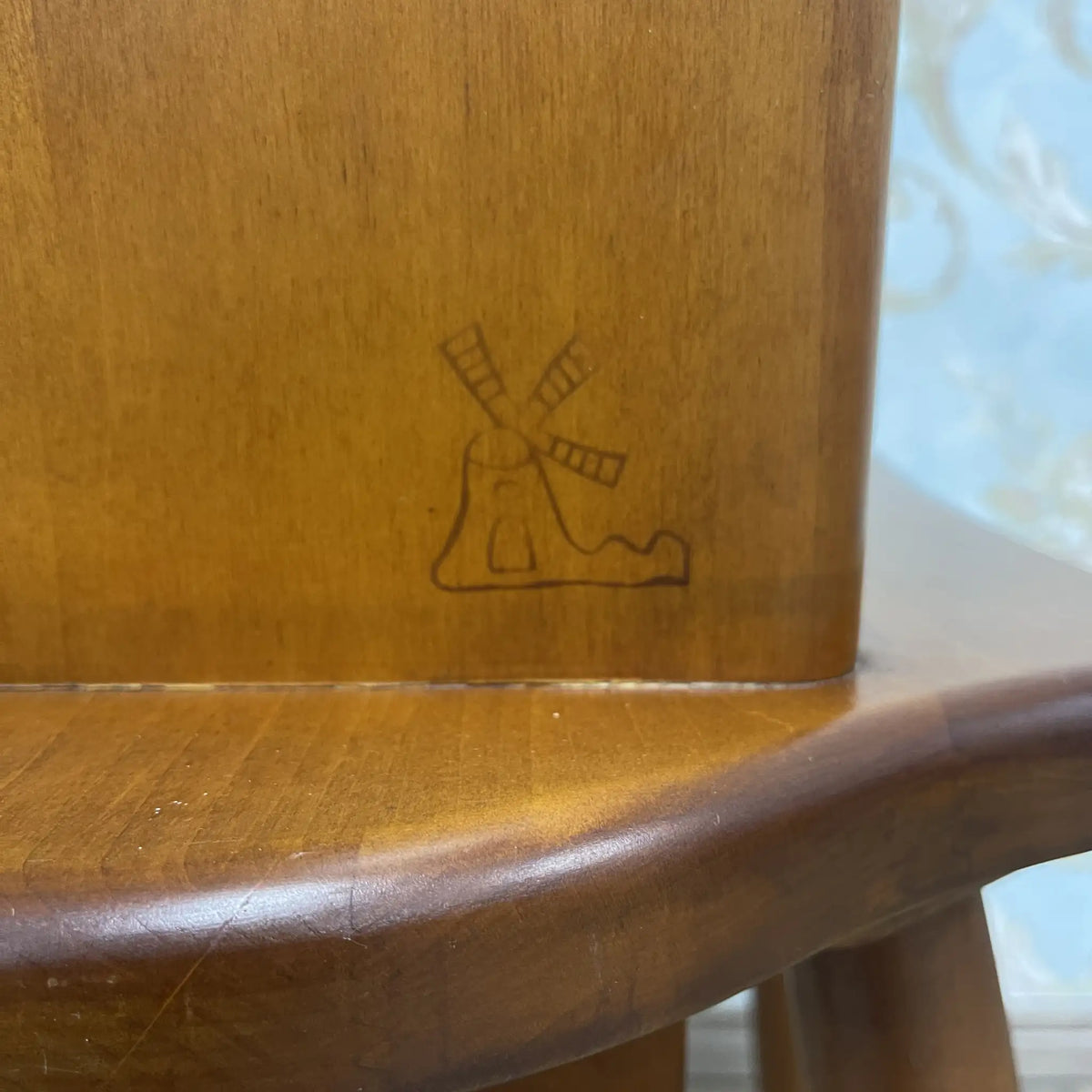 Hida Sangyo (Woodpecker) / Kids chair (mini chair for kids) / 1970-80s / Natural wood / Japan / Hollowed out backrest, board seat, carved seat, round legs, wedge clasp, kids space, space saving / [Vintage]