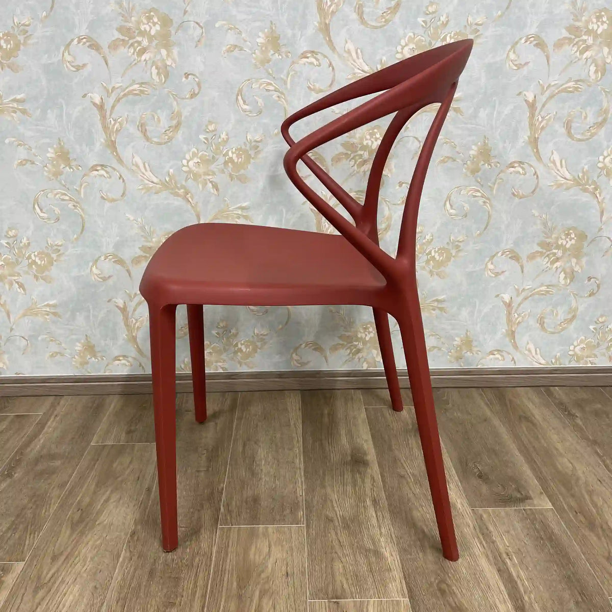 Plastic chair (dining chair) / Recent years / Polypropylene / Open back, U shape, integral molding, terracotta red, stacking, garden chair / [Reuse]