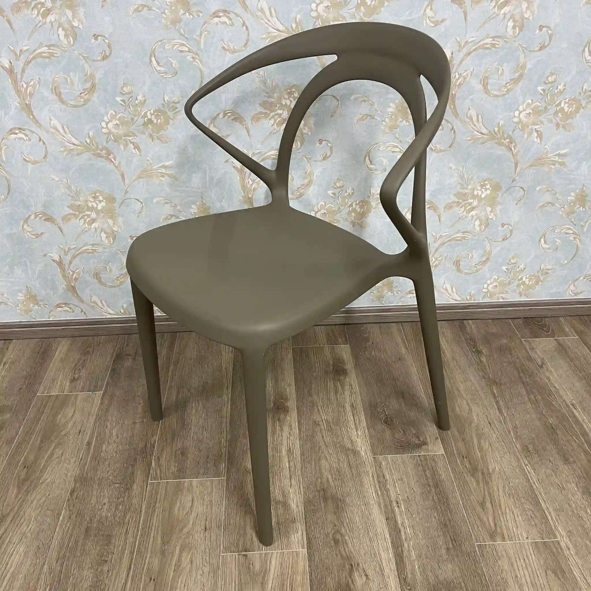 プラスチックチェア(ダイニングチェア) / 近年 / ポリプロピレン / オープンバック,Uシェイプ,一体成型,テラコッタレッド,スタッキング,ガーデンチェア / [リユース]