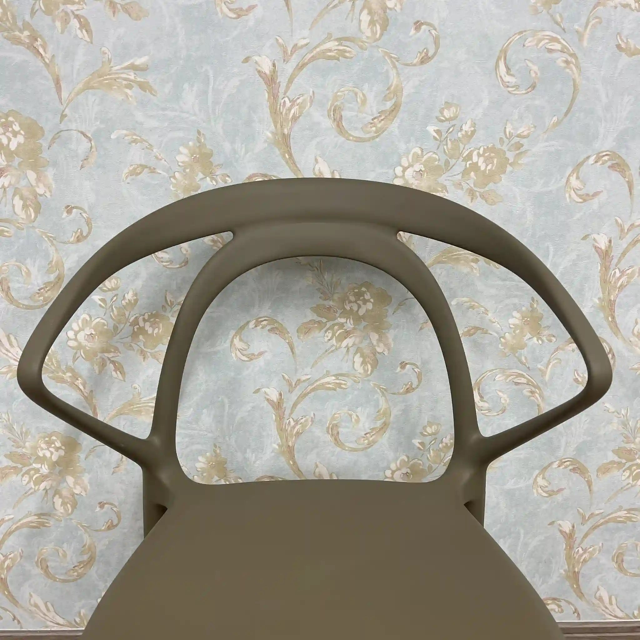 プラスチックチェア(ダイニングチェア) / 近年 / ポリプロピレン / オープンバック,Uシェイプ,一体成型,テラコッタレッド,スタッキング,ガーデンチェア / [リユース]
