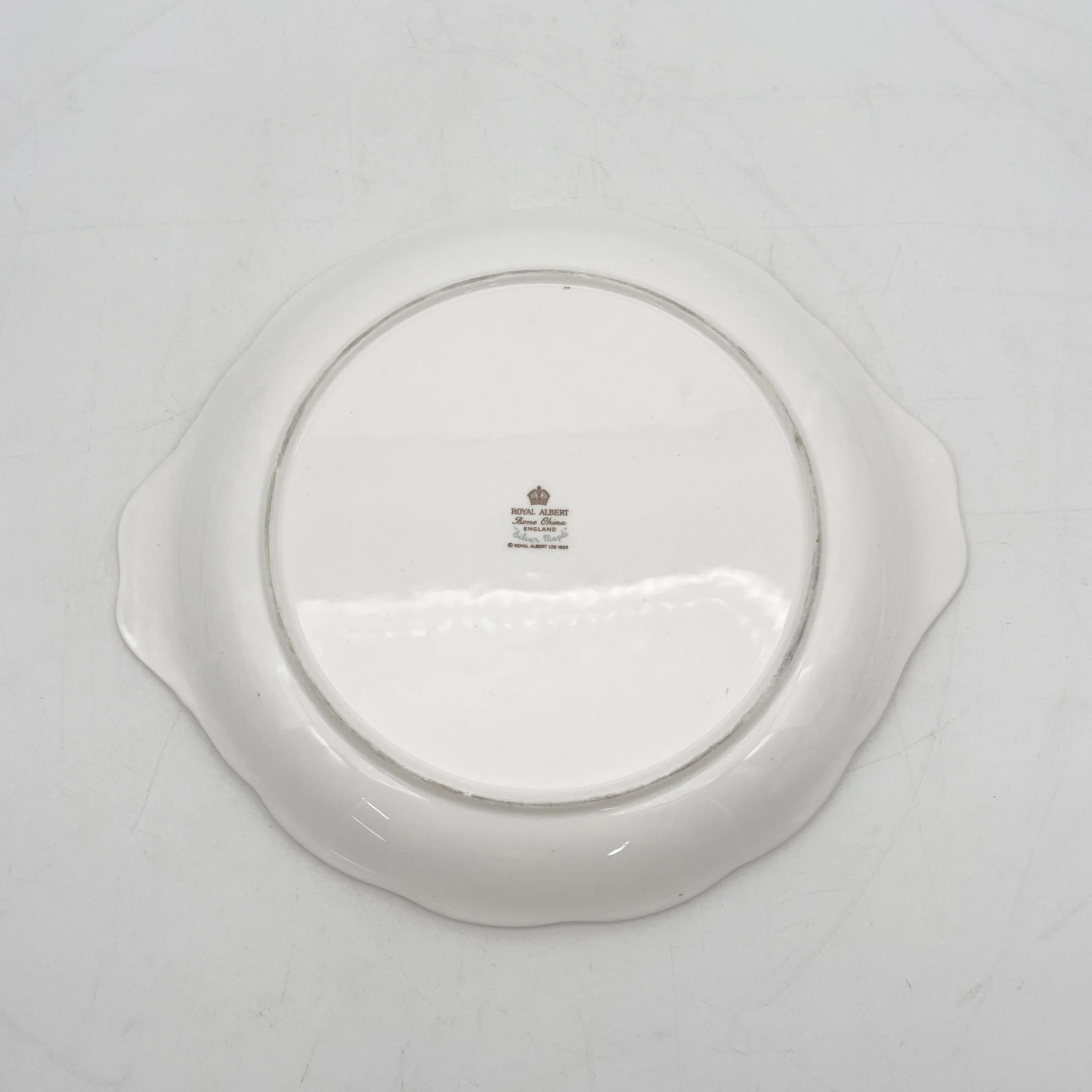 Royal Albert /主餐盘/ Silver Maple / 1950s- / Fine Bone China /英国/ 骨中国，叶柄，植物学，金轮辋，金彩装饰，英国葡萄酒，陶瓷，单色调，经典，西式餐具/[葡萄酒]