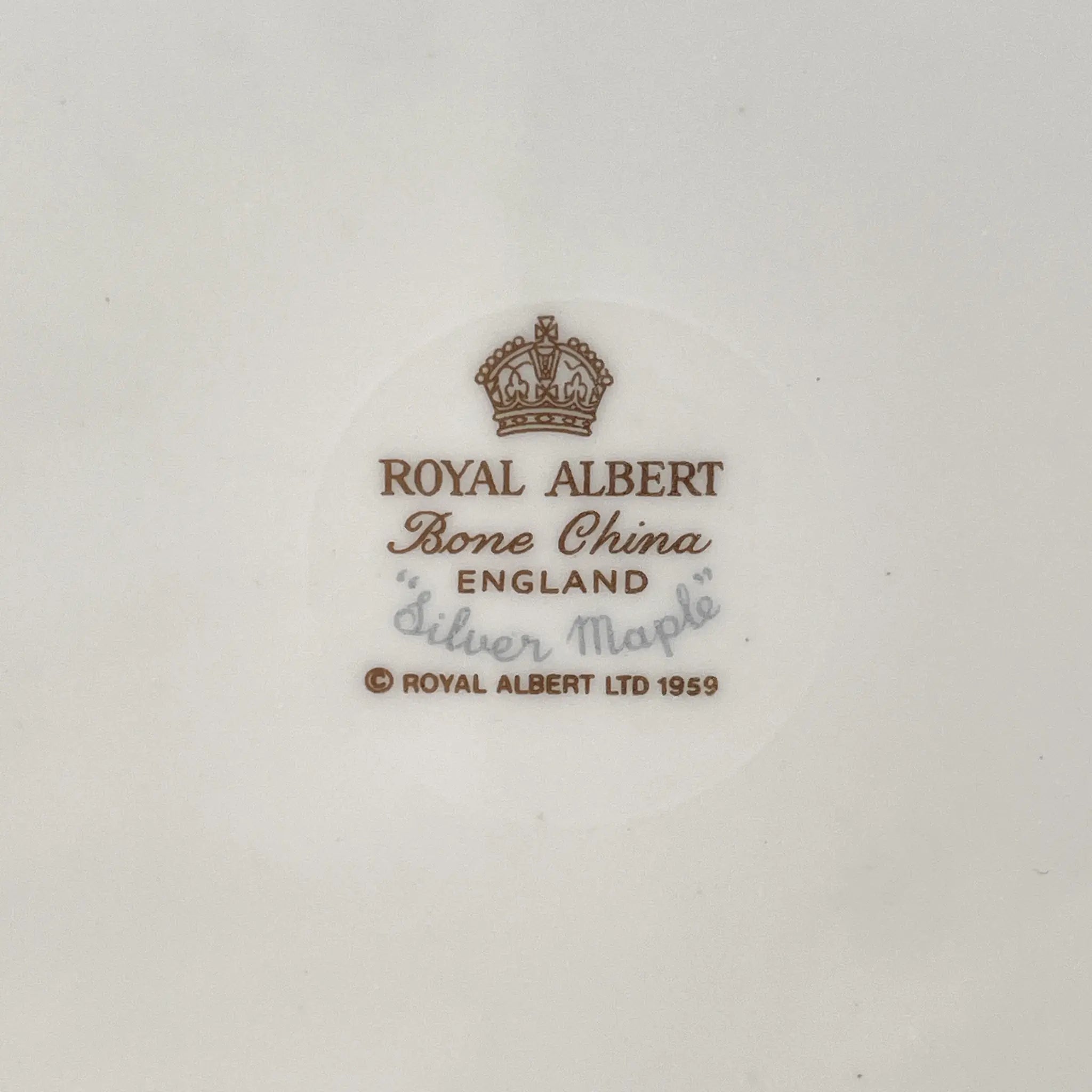 Royal Albert /主餐盘/ Silver Maple / 1950s- / Fine Bone China /英国/ 骨中国，叶柄，植物学，金轮辋，金彩装饰，英国葡萄酒，陶瓷，单色调，经典，西式餐具/[葡萄酒]