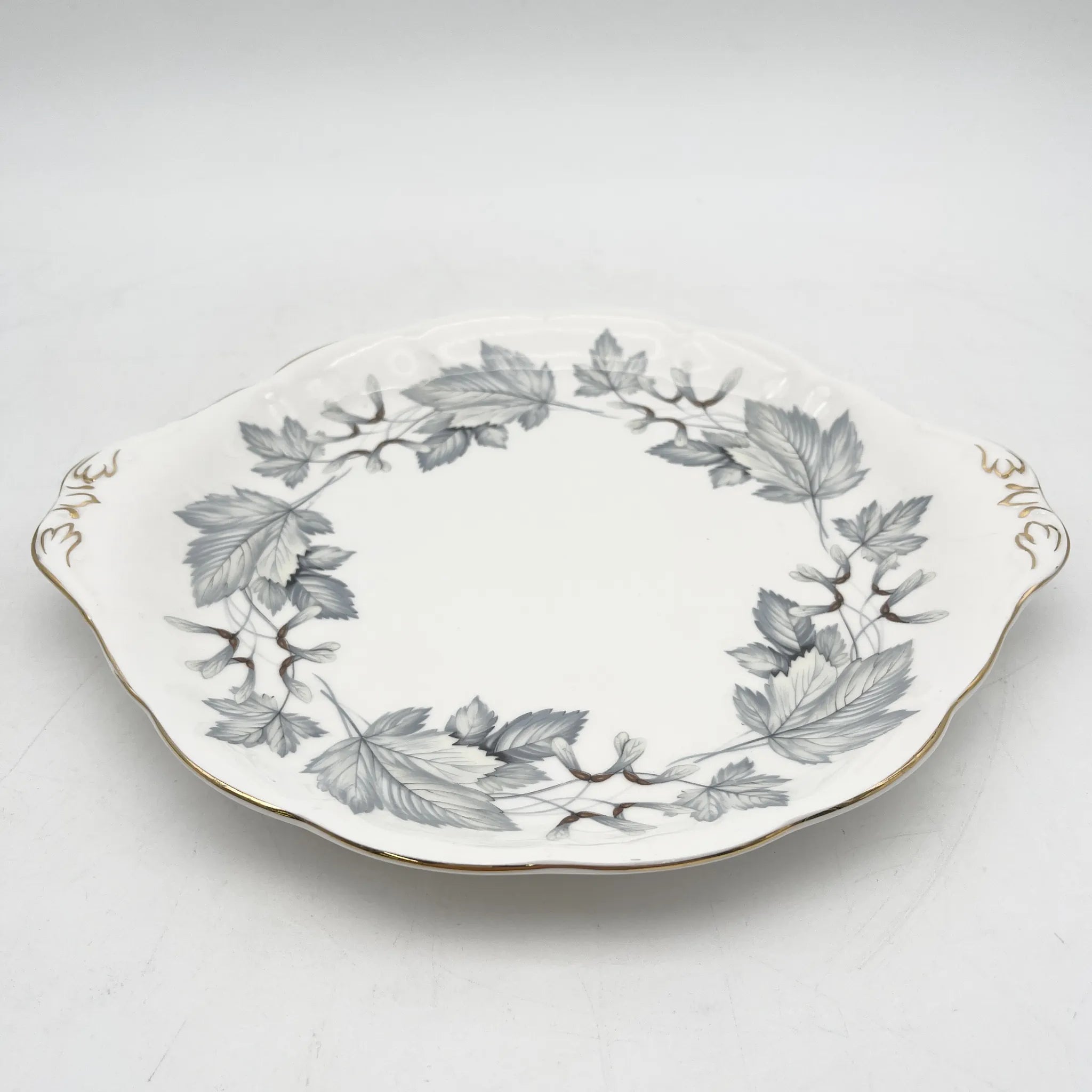 Royal Albert /主餐盘/ Silver Maple / 1950s- / Fine Bone China /英国/ 骨中国，叶柄，植物学，金轮辋，金彩装饰，英国葡萄酒，陶瓷，单色调，经典，西式餐具/[葡萄酒]