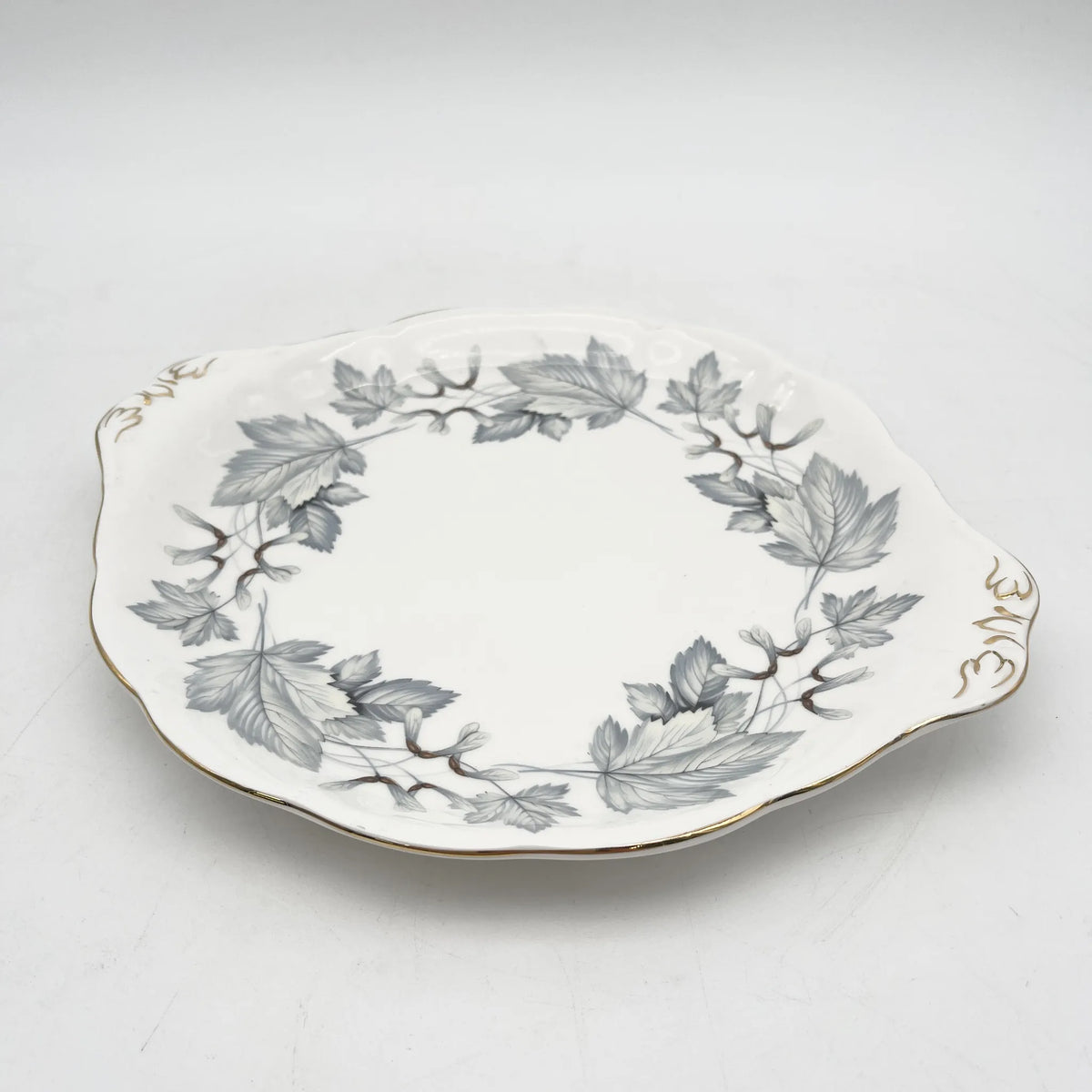Royal Albert /主餐盘/ Silver Maple / 1950s- / Fine Bone China /英国/ 骨中国，叶柄，植物学，金轮辋，金彩装饰，英国葡萄酒，陶瓷，单色调，经典，西式餐具/[葡萄酒]