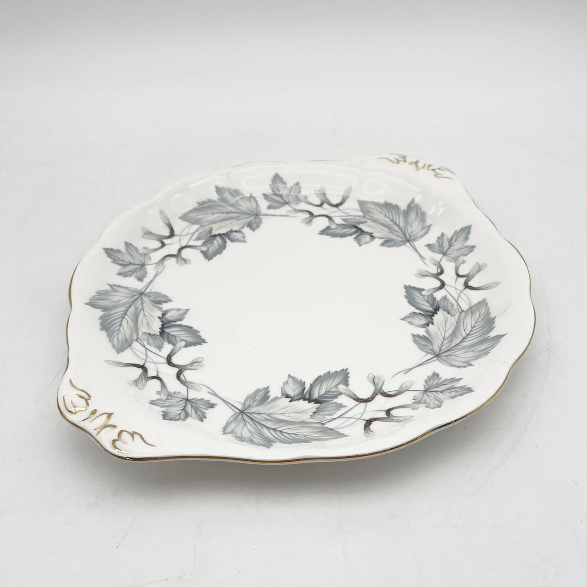 Royal Albert /主餐盘/ Silver Maple / 1950s- / Fine Bone China /英国/ 骨中国，叶柄，植物学，金轮辋，金彩装饰，英国葡萄酒，陶瓷，单色调，经典，西式餐具/[葡萄酒]