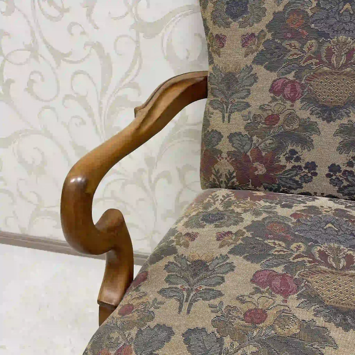 Style Upholstering, Inc / アームチェア(ラウンジチェア) / クィーンアン様式 / 20世紀後半 / ビーチ材 / アメリカ / 1人掛けソファ,猫脚椅子,アンティークチェア,ゴブラン織,花柄 / [リユース]