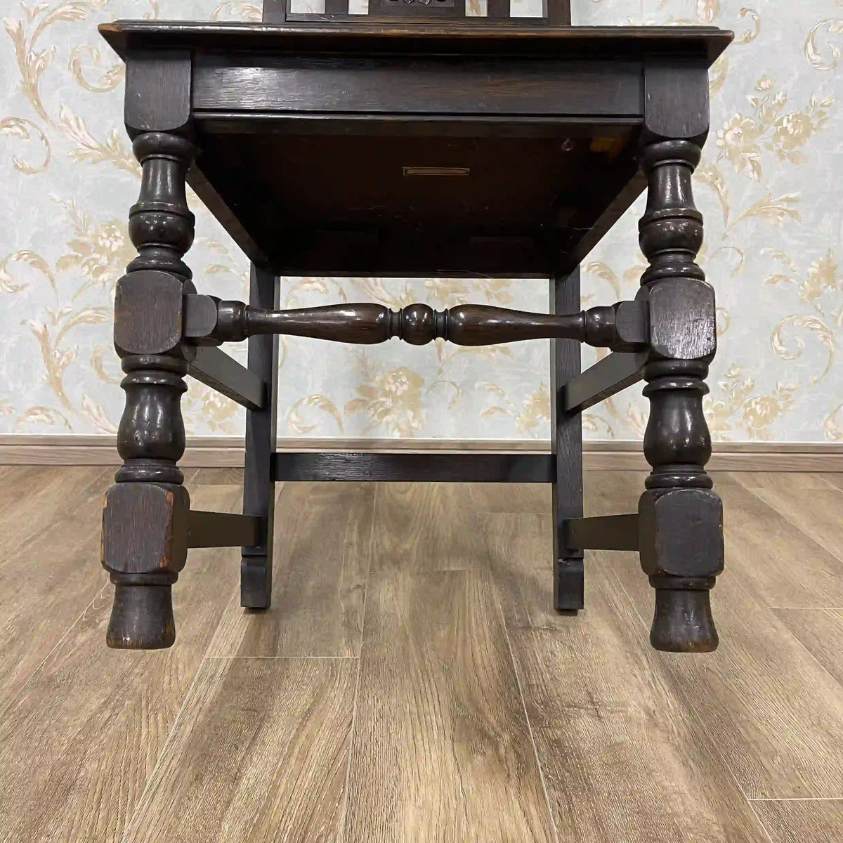 ハイバックチェア(ホールチェア) / 1900年前後 / シェルアカンサス彫刻, 壺型挽き物柱, ボビンターンドレッグ / [アンティーク]