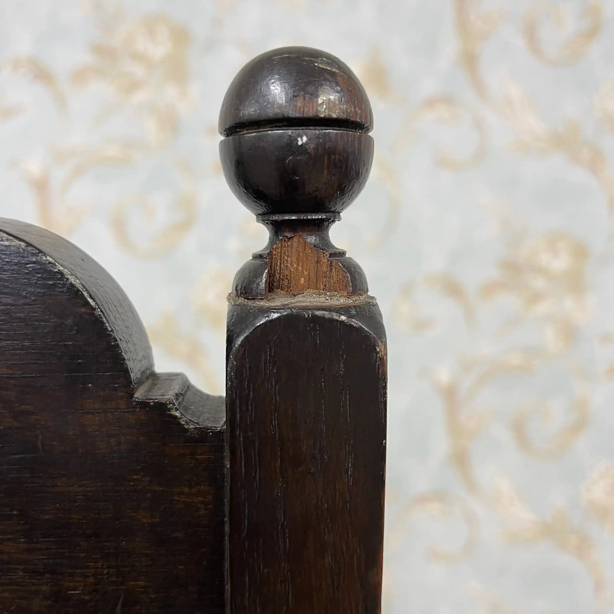 ハイバックチェア(ホールチェア) / 1900年前後 / シェルアカンサス彫刻, 壺型挽き物柱, ボビンターンドレッグ / [アンティーク]