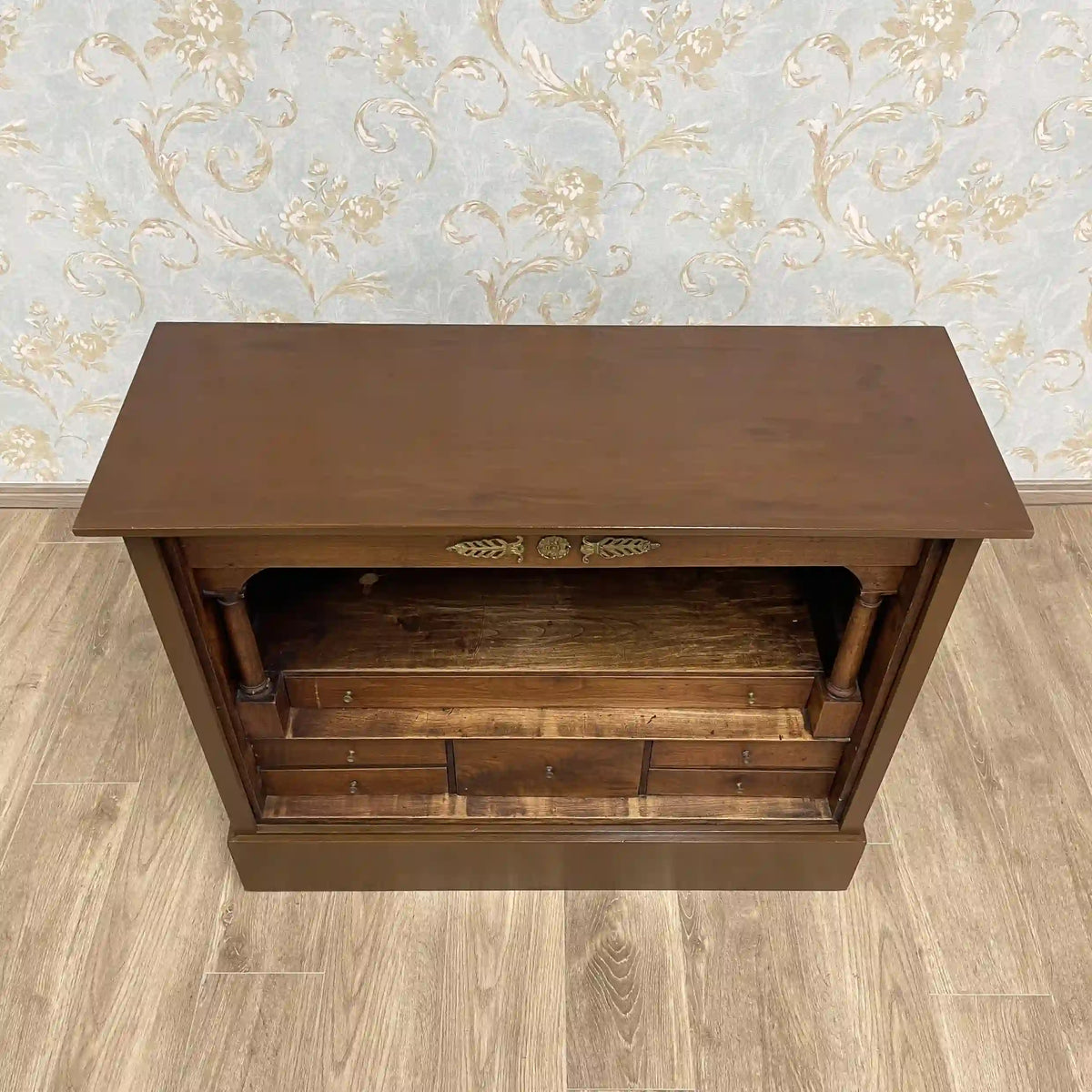 サイドボード(飾り棚) / 1930s / 木材 / 小引き出し,真鍮金具,飾り柱,レリーフ装飾 / [アンティーク]