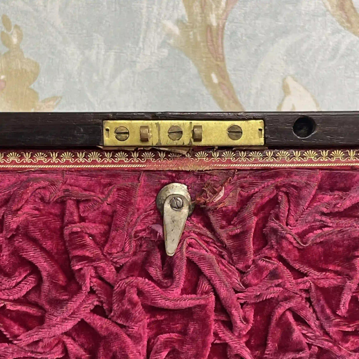 ジュエリーボックス(ドレッシングボックス) / 1880年代 / マホガニー材 / イギリス / 象嵌細工,インレイ,鍵付き,ガラス瓶付属 / [アンティーク]