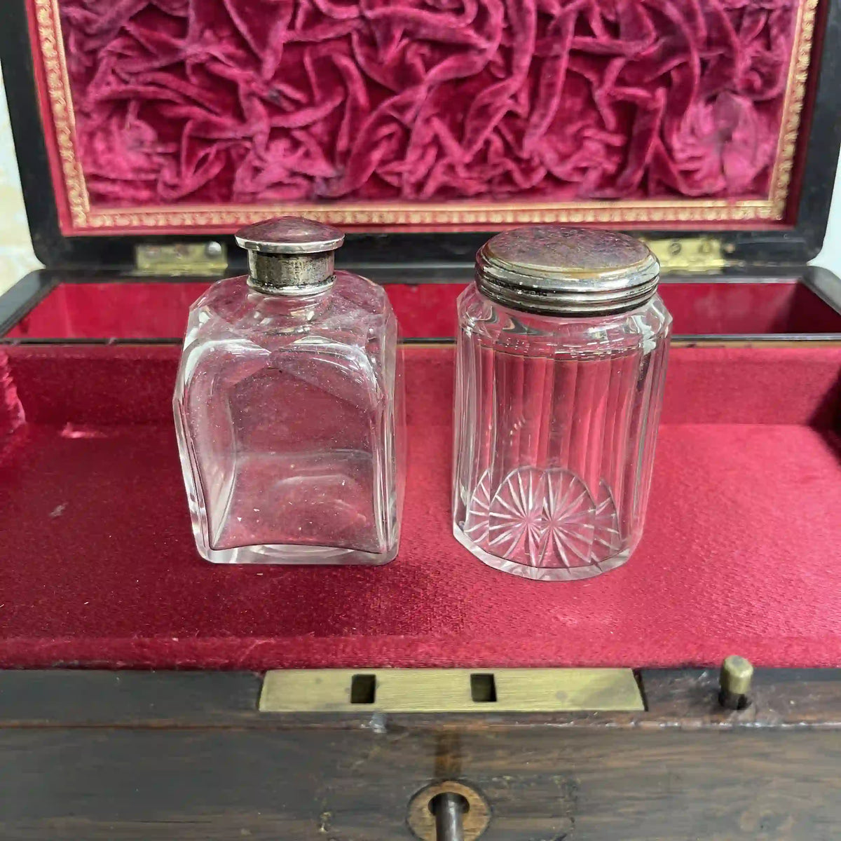 ジュエリーボックス(ドレッシングボックス) / 1880年代 / マホガニー材 / イギリス / 象嵌細工,インレイ,鍵付き,ガラス瓶付属 / [アンティーク]