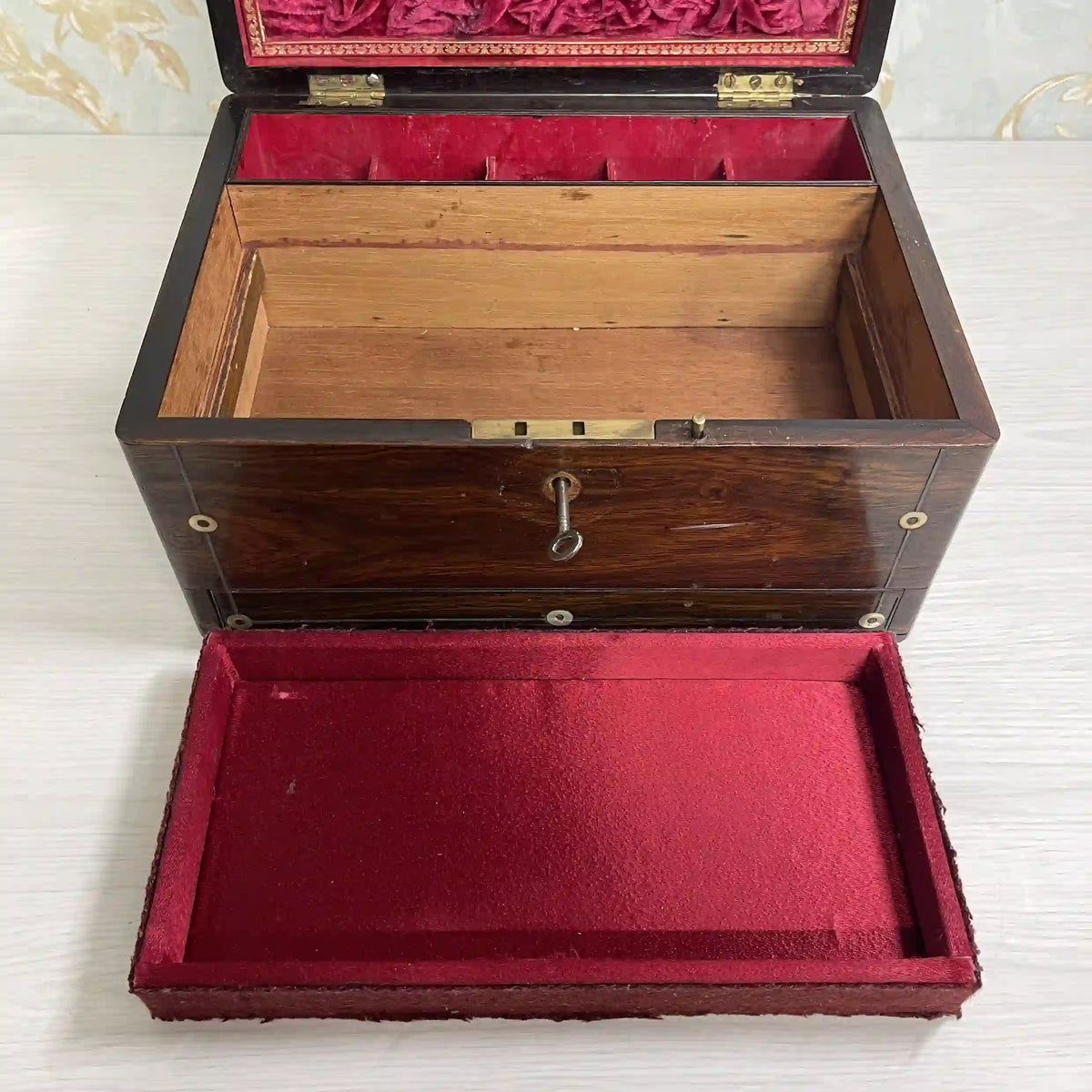 ジュエリーボックス(ドレッシングボックス) / 1880年代 / マホガニー材 / イギリス / 象嵌細工,インレイ,鍵付き,ガラス瓶付属 / [アンティーク]