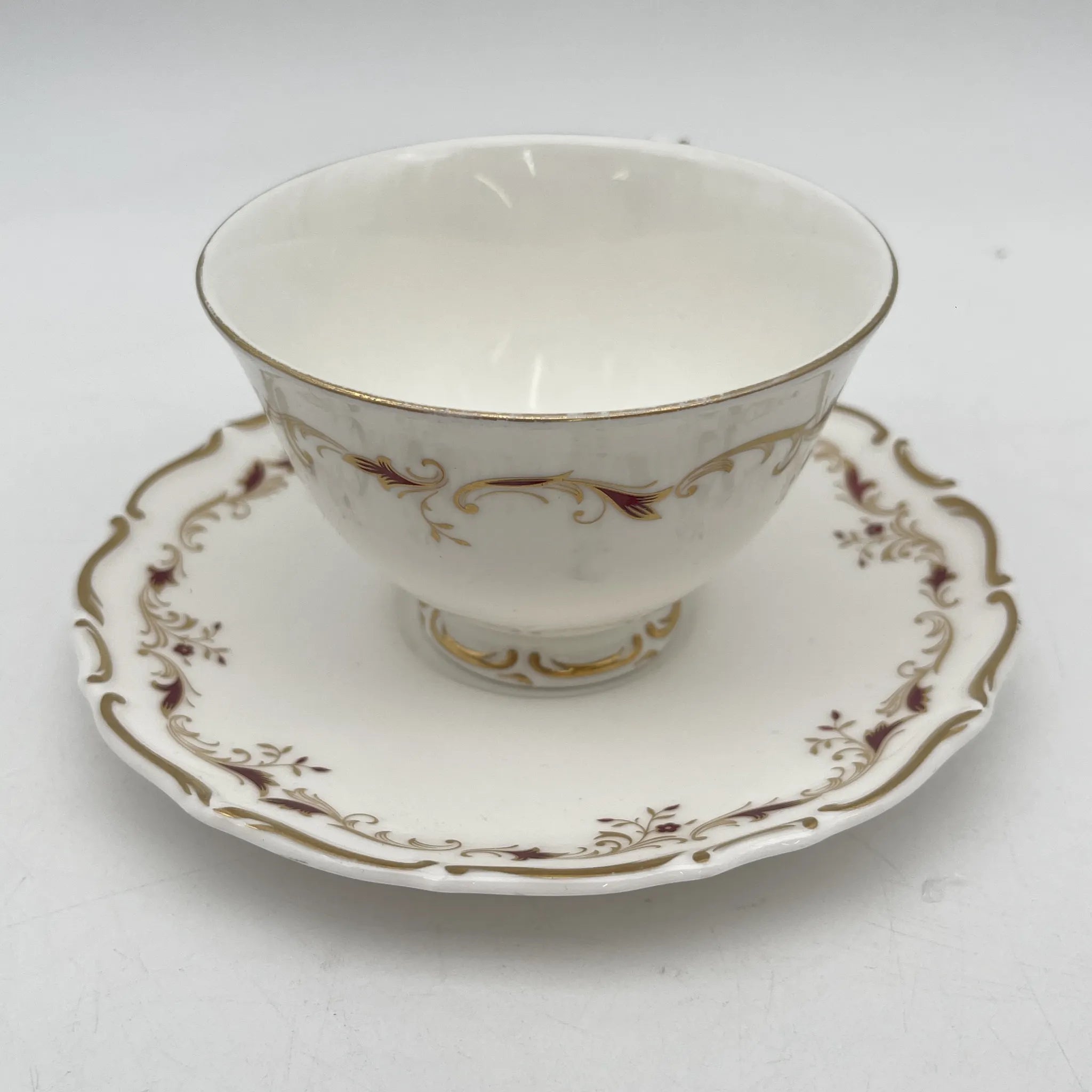 [Vintage] Cup and saucer / Royal Doulton / Strasbourg / Estimated mid-20C / Fine Bone China / England / Scalloped edge, scroll