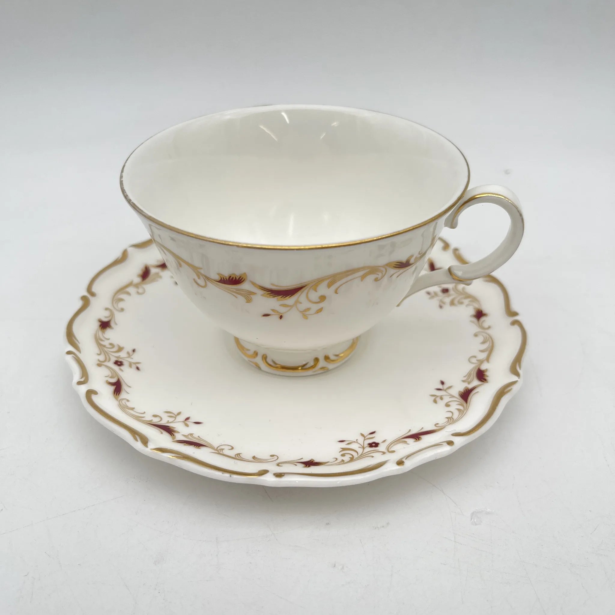 【复古】杯和碟子/ Royal Doulton / Strasbourg /估计20c中期/ Fine Bone China /英国/ scalp边缘，滚动
