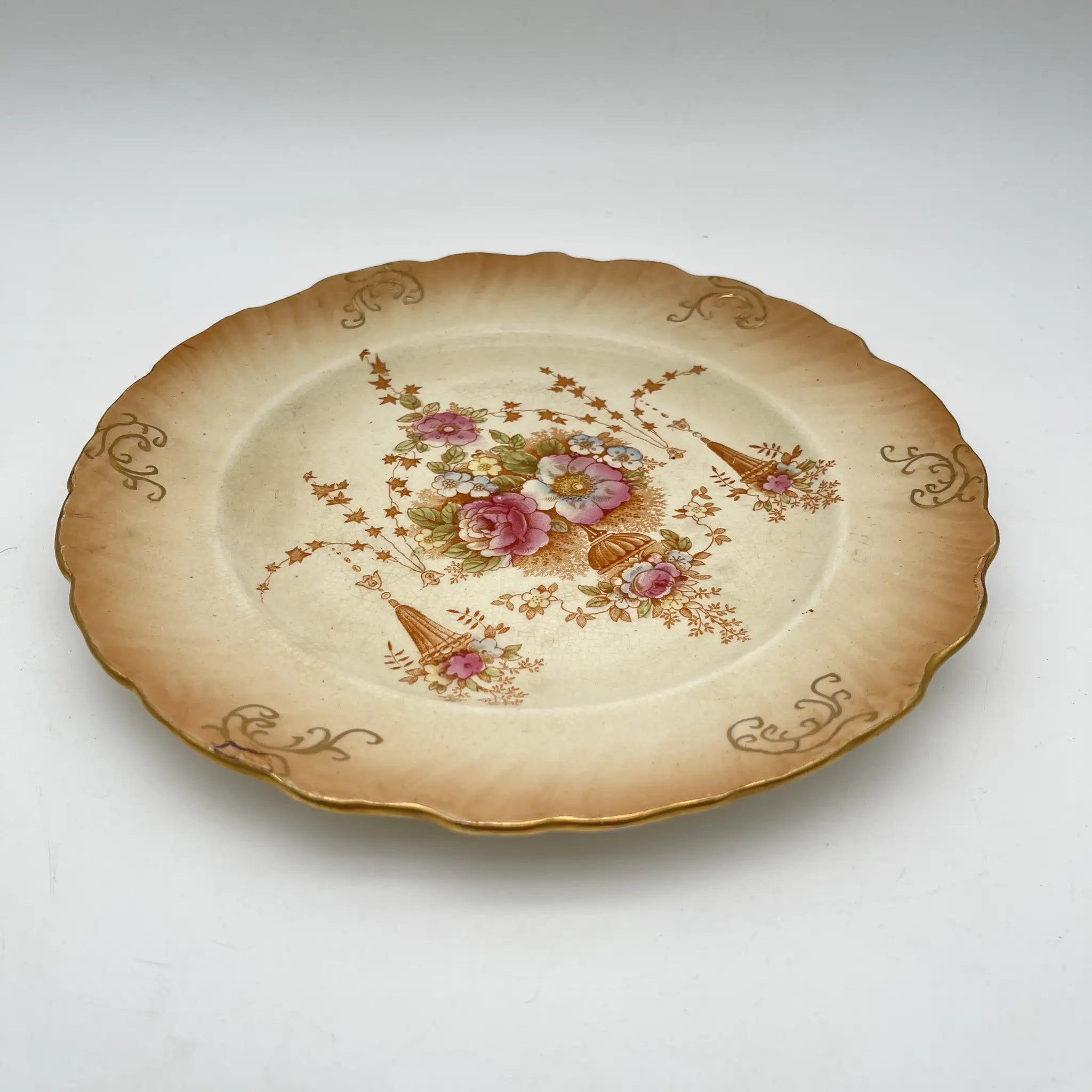 【アンティーク】 ディナープレート (メイン皿) / Crown Devon (クラウンデボン) / Spring / 1910-1920年代 / 陶器 / イギリス / 銅板転写, 手彩色 金彩