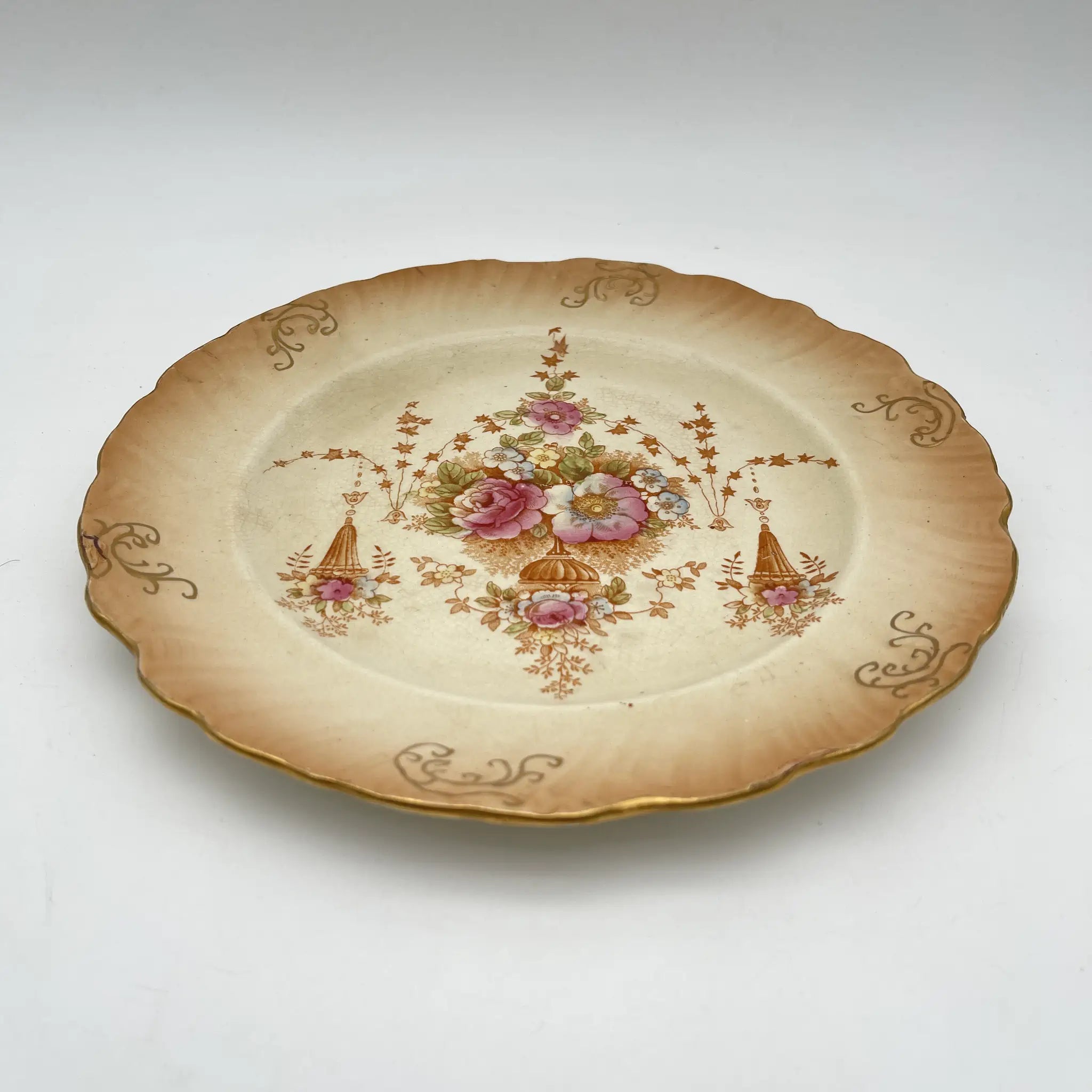 【アンティーク】 ディナープレート (メイン皿) / Crown Devon (クラウンデボン) / Spring / 1910-1920年代 / 陶器 / イギリス / 銅板転写, 手彩色 金彩