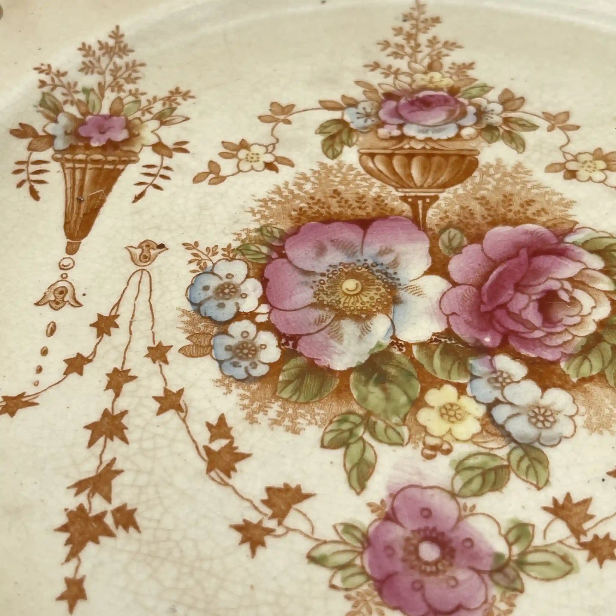 【アンティーク】 ディナープレート (メイン皿) / Crown Devon (クラウンデボン) / Spring / 1910-1920年代 / 陶器 / イギリス / 銅板転写, 手彩色 金彩