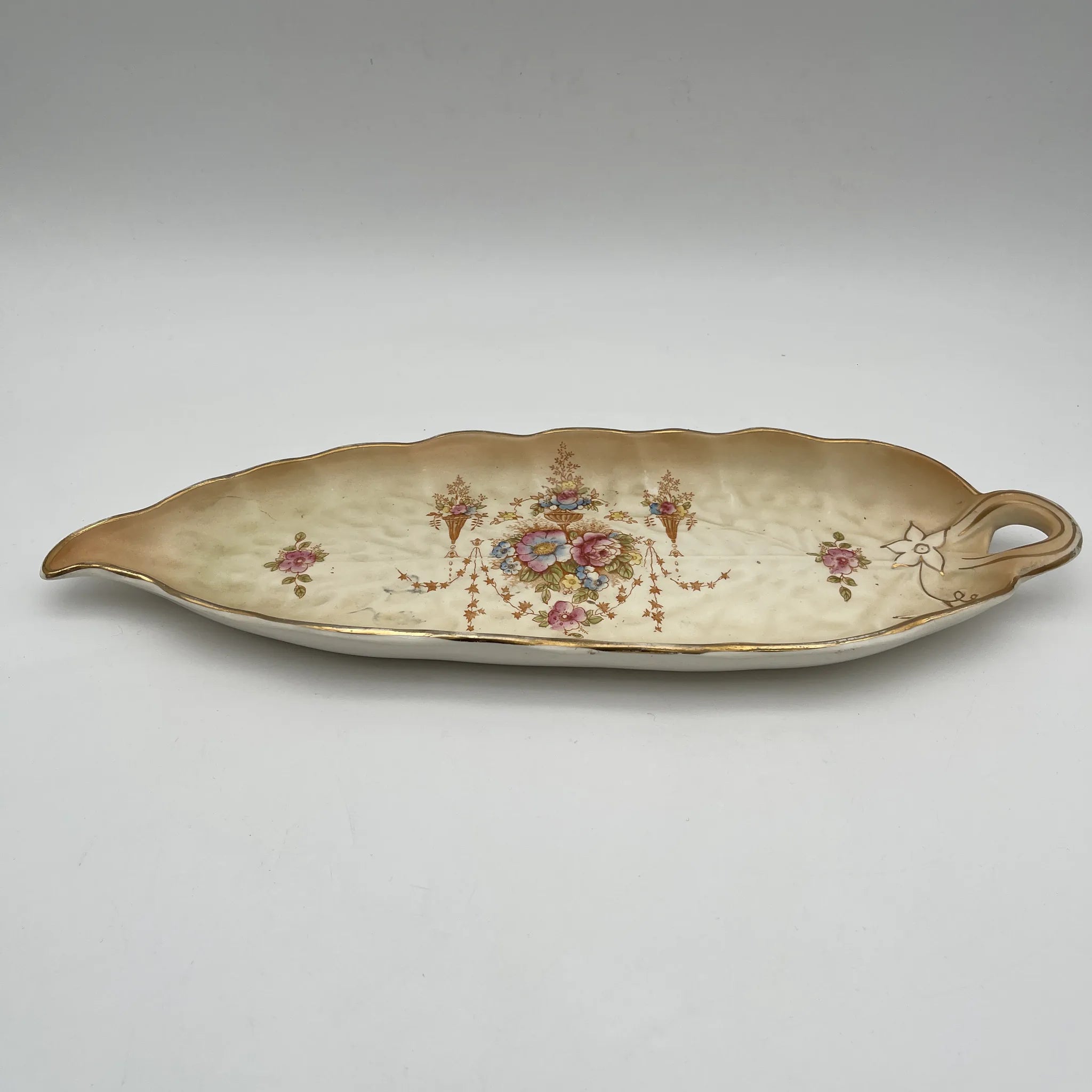 【アンティーク】 リーフ型サービングプレート (大皿) / Crown Devon (クラウンデボン) / Spring / 1910-1920年代 / 陶器 / イギリス / 銅板転写, 手彩色 金彩