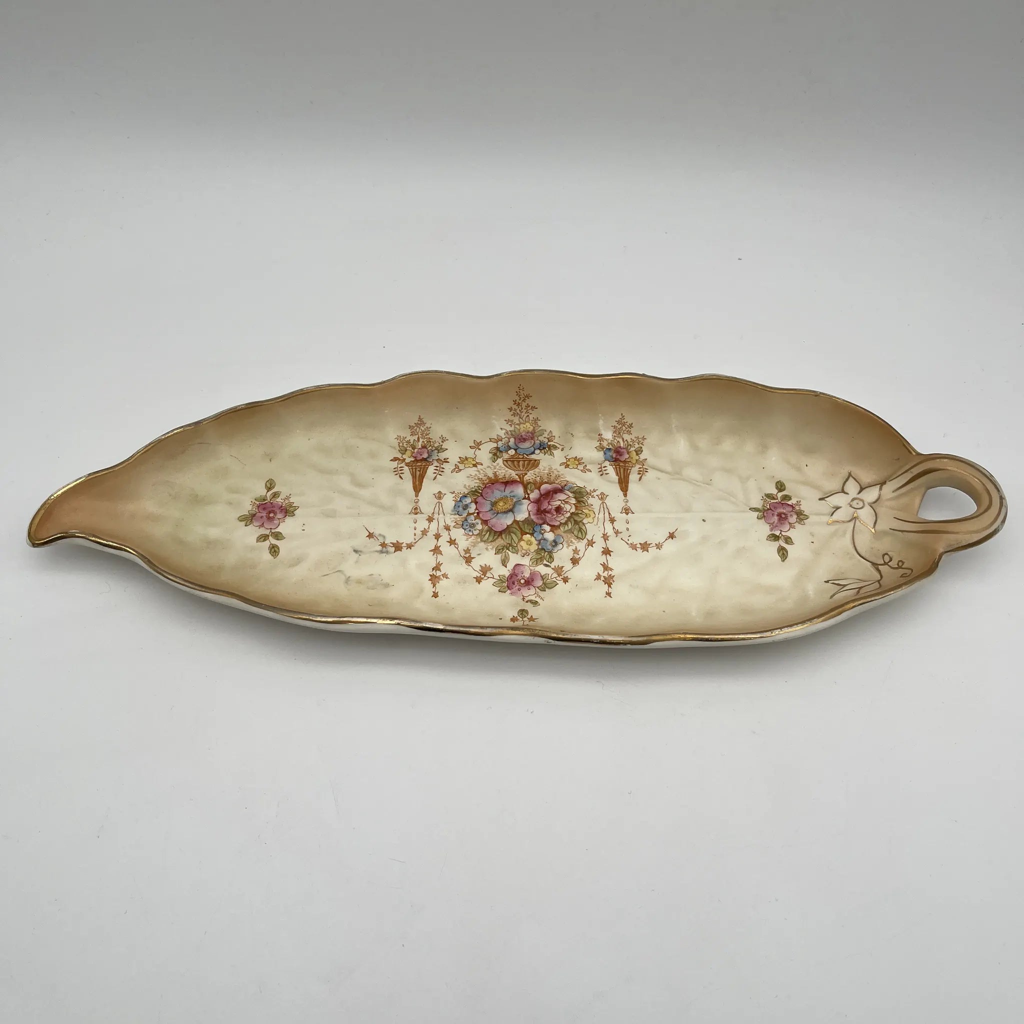 【アンティーク】 リーフ型サービングプレート (大皿) / Crown Devon (クラウンデボン) / Spring / 1910-1920年代 / 陶器 / イギリス / 銅板転写, 手彩色 金彩