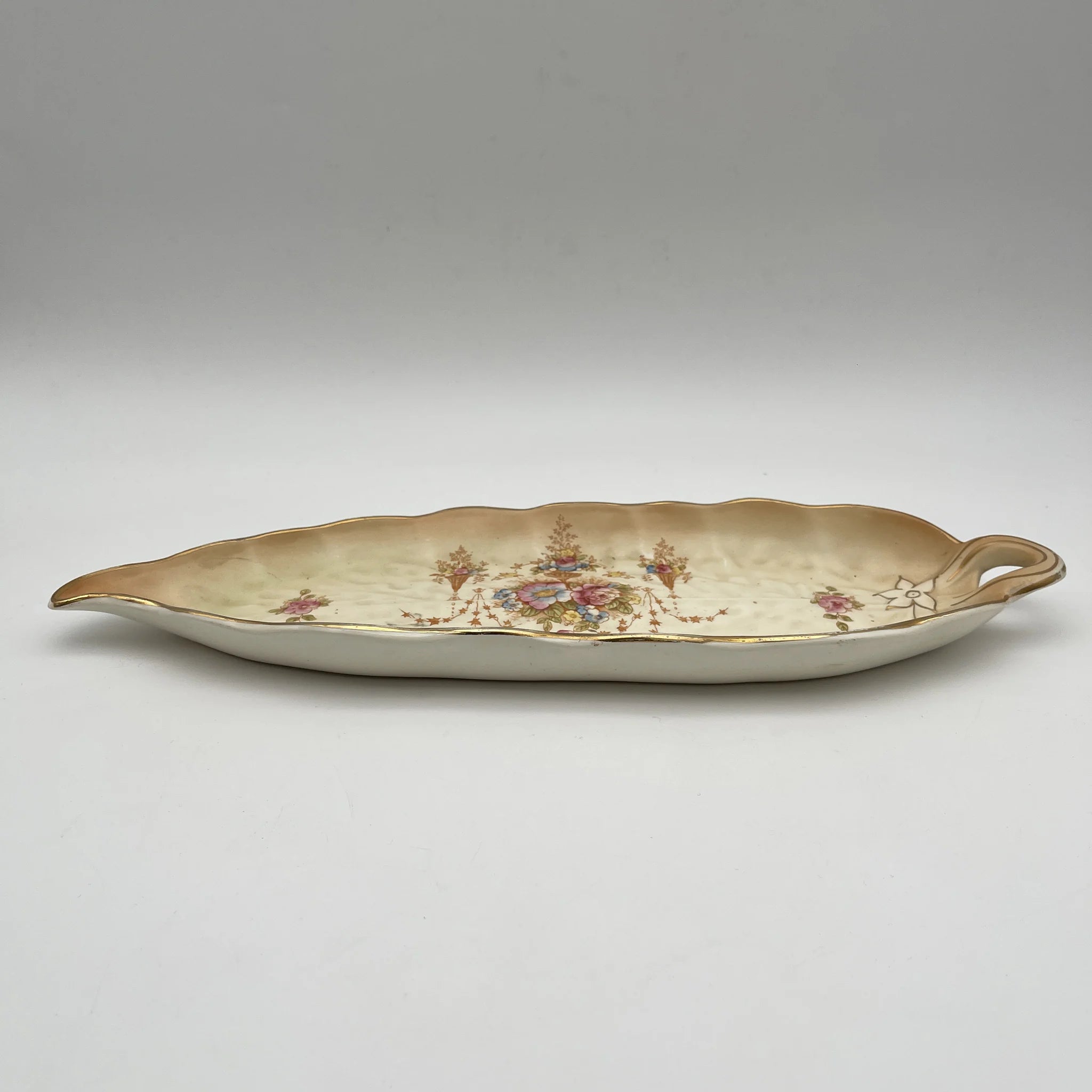 【アンティーク】 リーフ型サービングプレート (大皿) / Crown Devon (クラウンデボン) / Spring / 1910-1920年代 / 陶器 / イギリス / 銅板転写, 手彩色 金彩