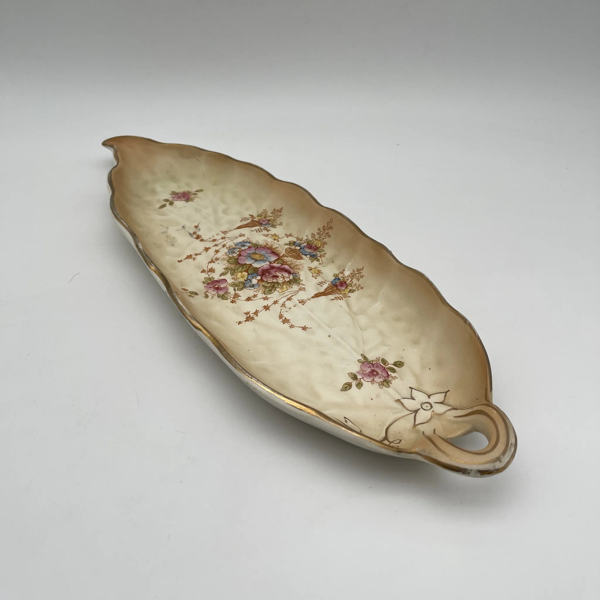 【アンティーク】 リーフ型サービングプレート (大皿) / Crown Devon (クラウンデボン) / Spring / 1910-1920年代 / 陶器 / イギリス / 銅板転写, 手彩色 金彩