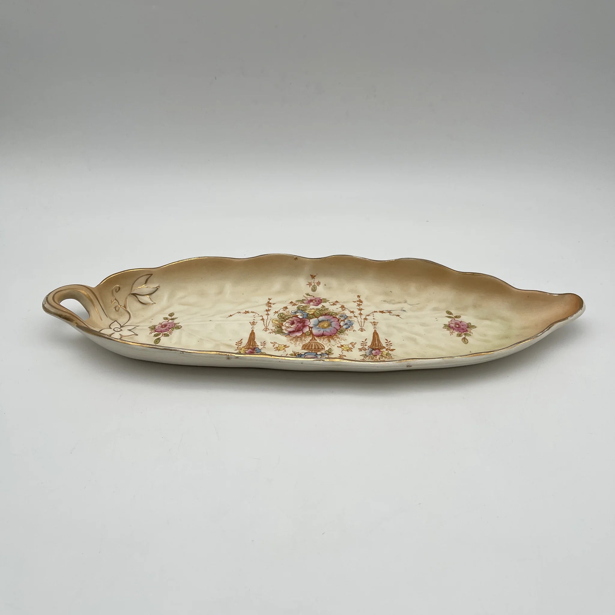 【アンティーク】 リーフ型サービングプレート (大皿) / Crown Devon (クラウンデボン) / Spring / 1910-1920年代 / 陶器 / イギリス / 銅板転写, 手彩色 金彩